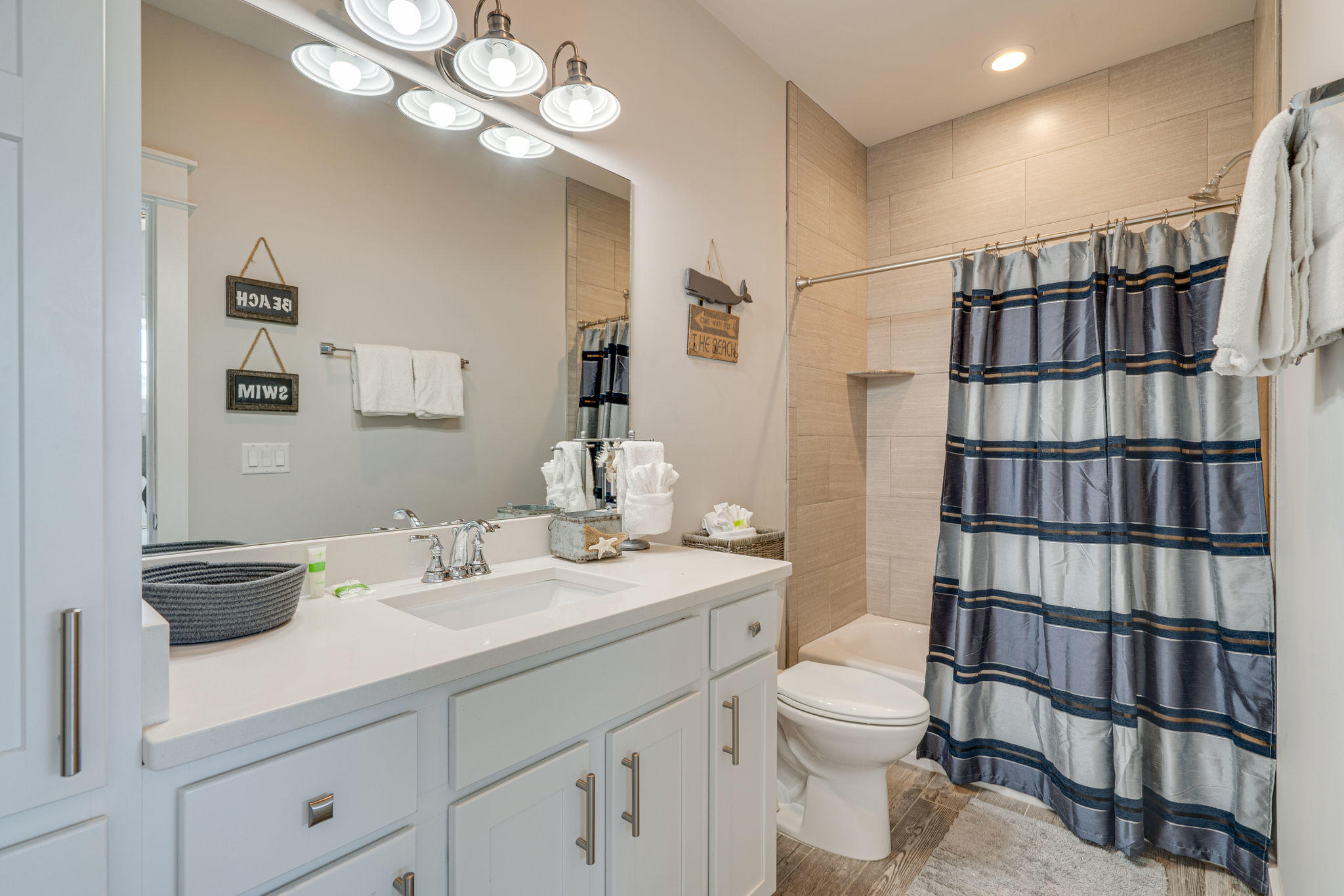 EMERALD WATERS VILLAGE - Residential