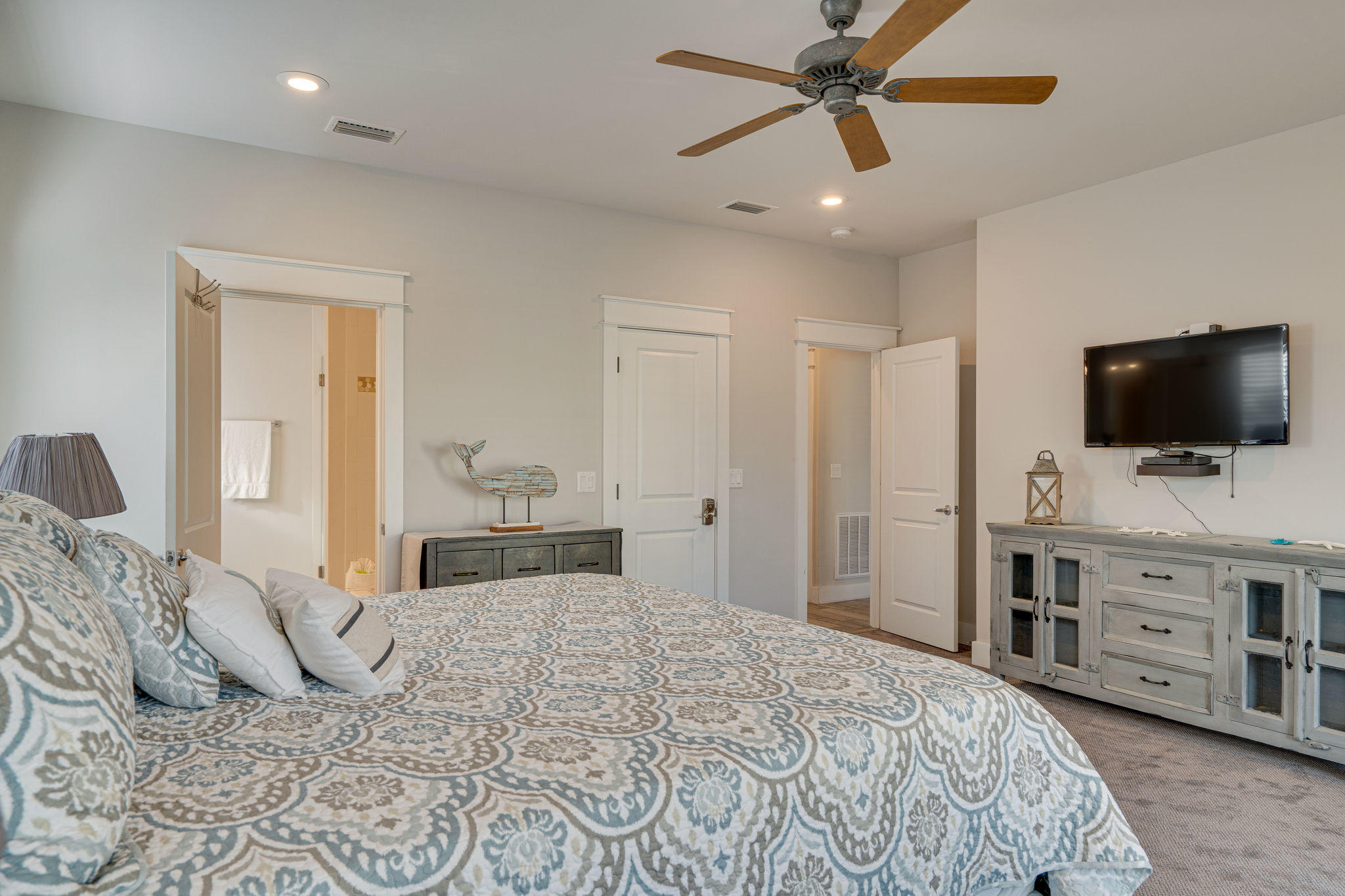 EMERALD WATERS VILLAGE - Residential