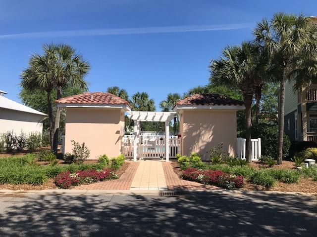 EMERALD WATERS VILLAGE - Residential