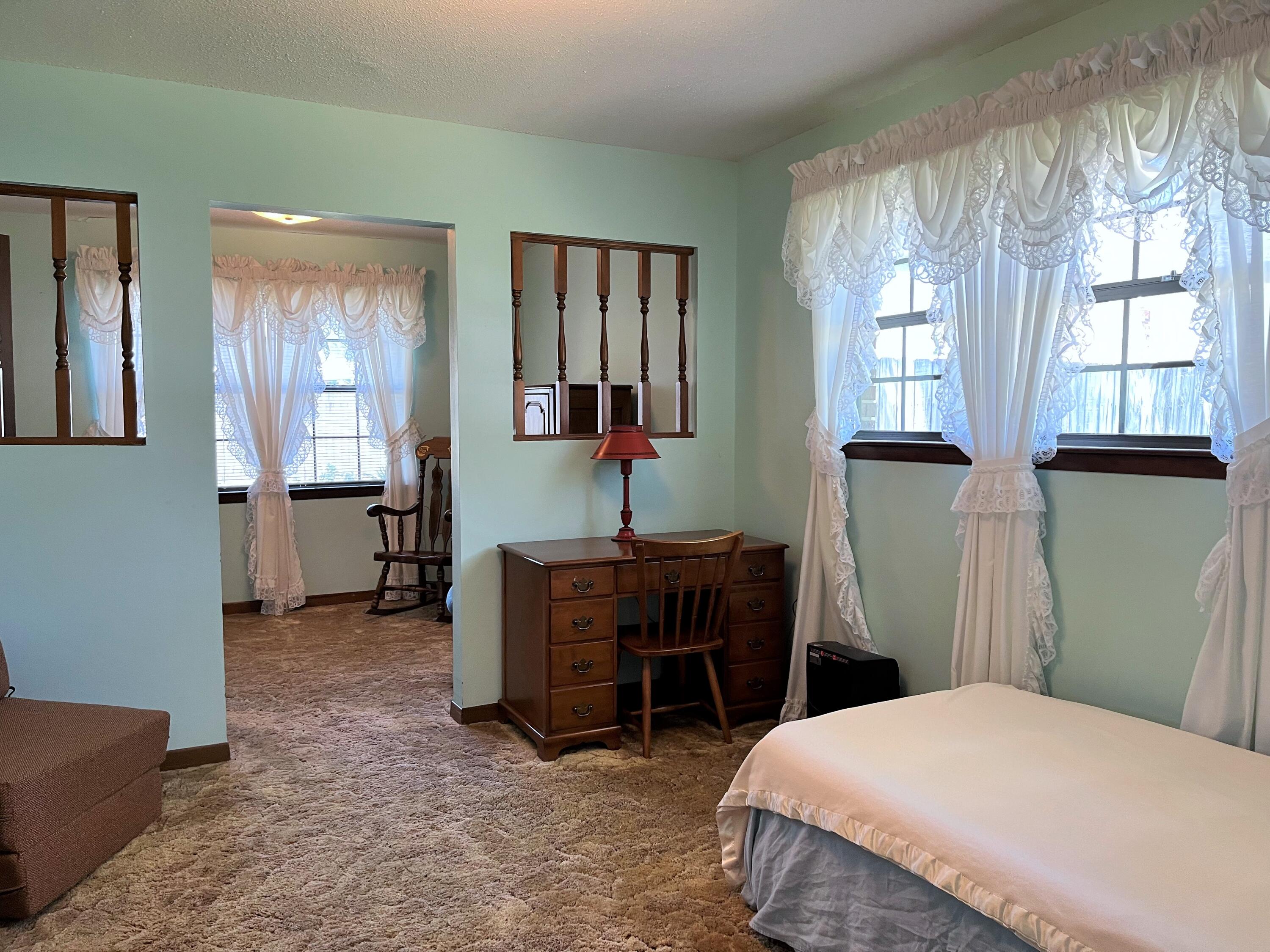 MARY ESTHER MANOR - Residential