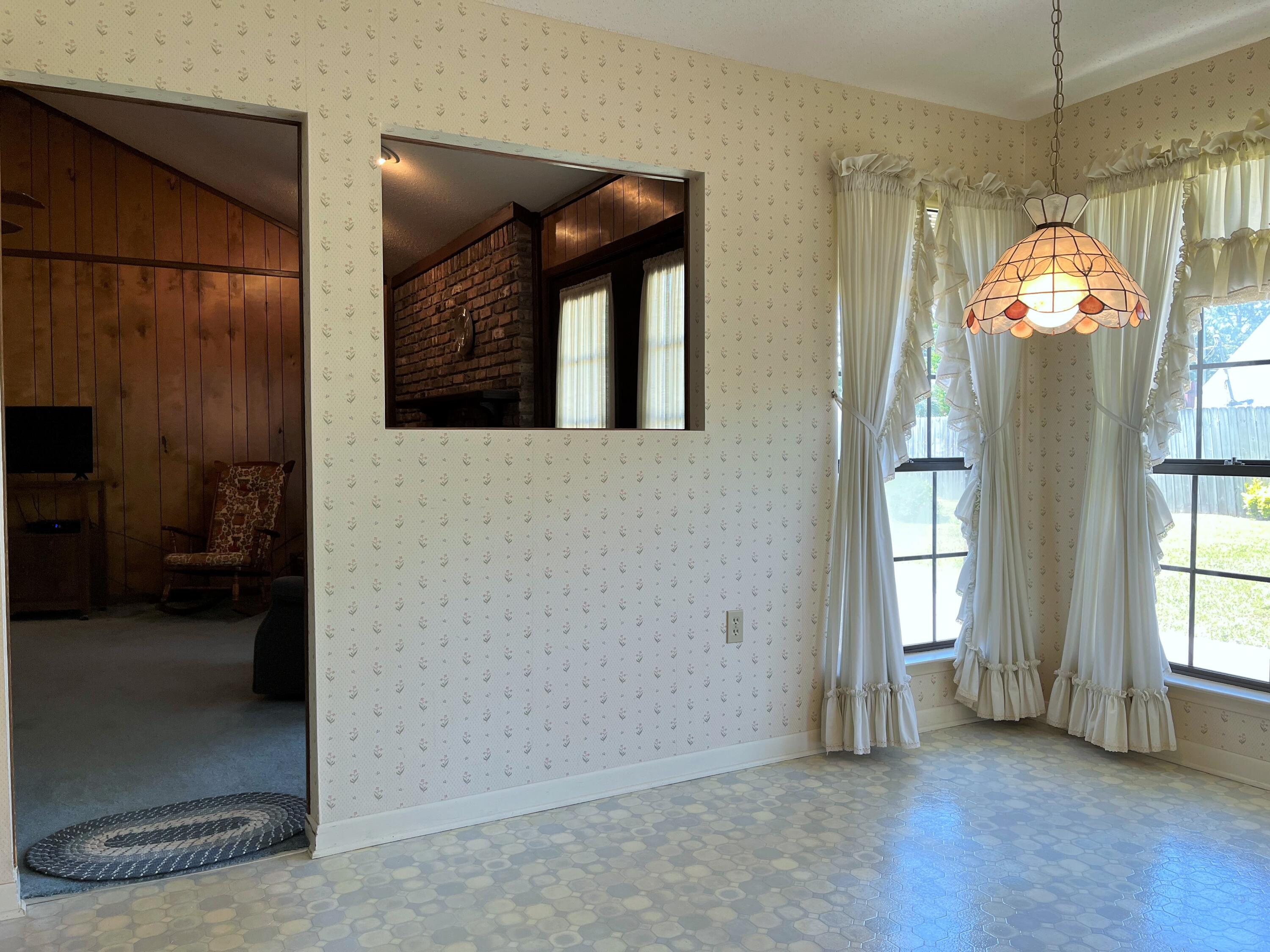 MARY ESTHER MANOR - Residential