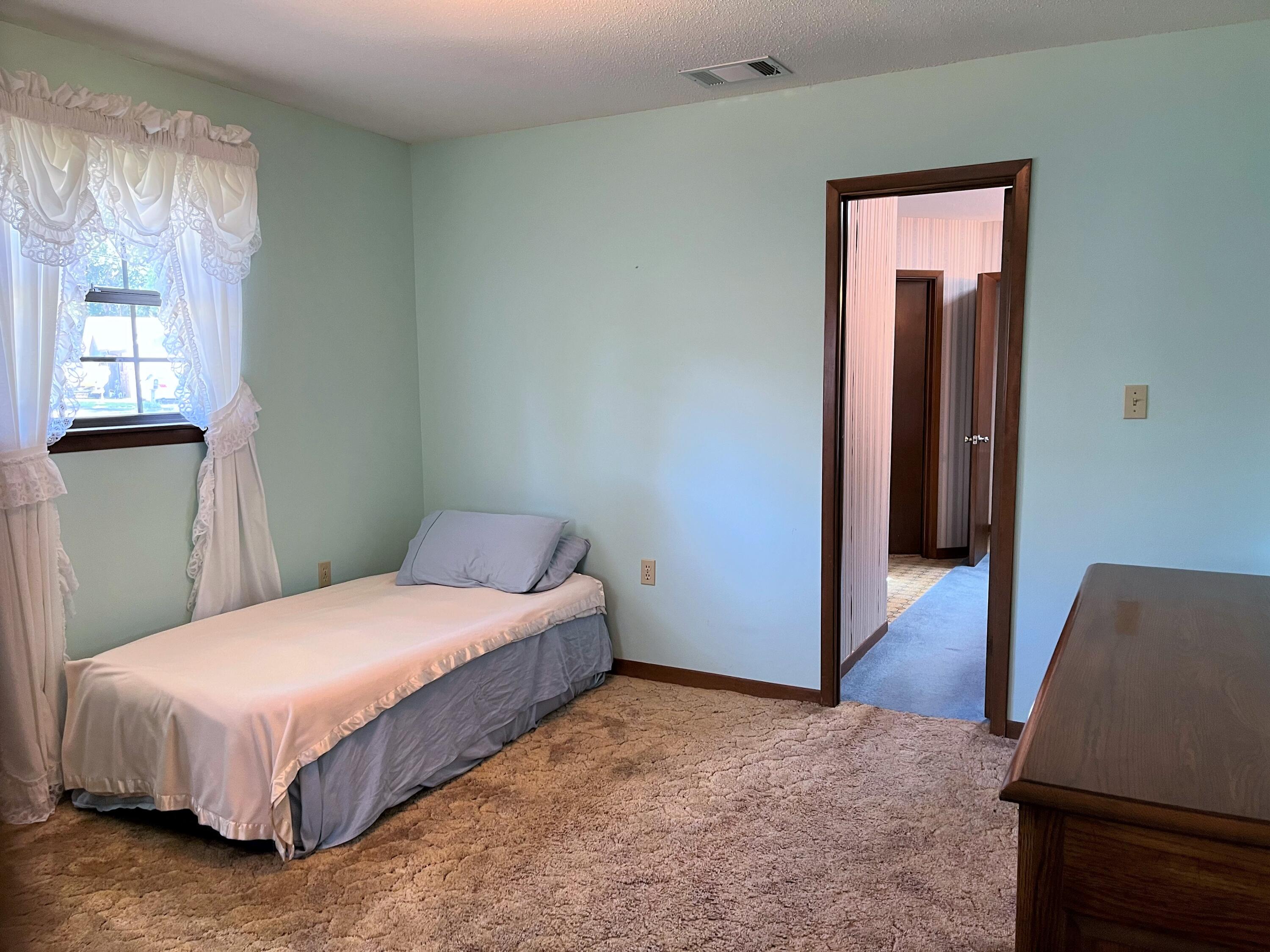 MARY ESTHER MANOR - Residential