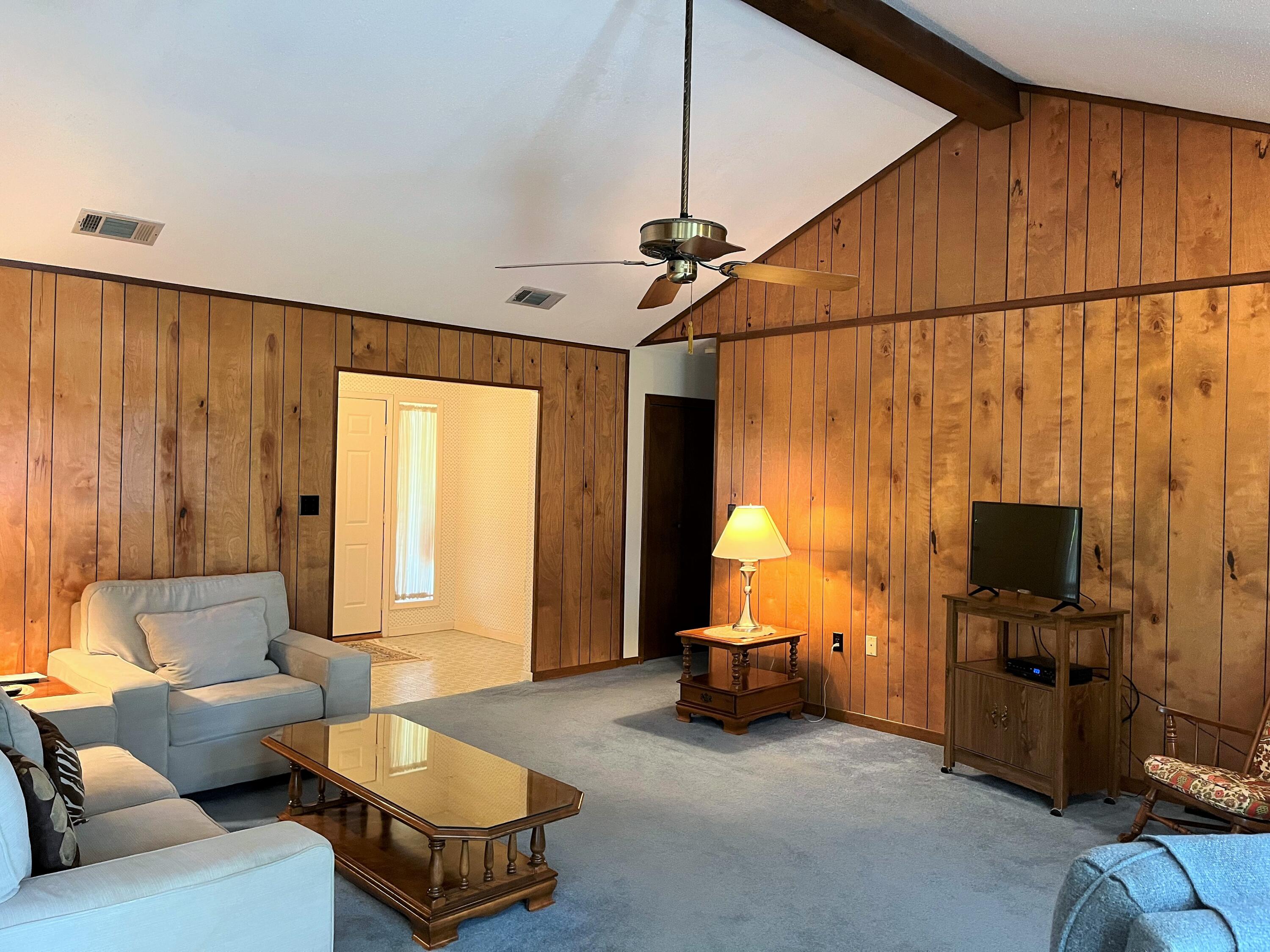 MARY ESTHER MANOR - Residential