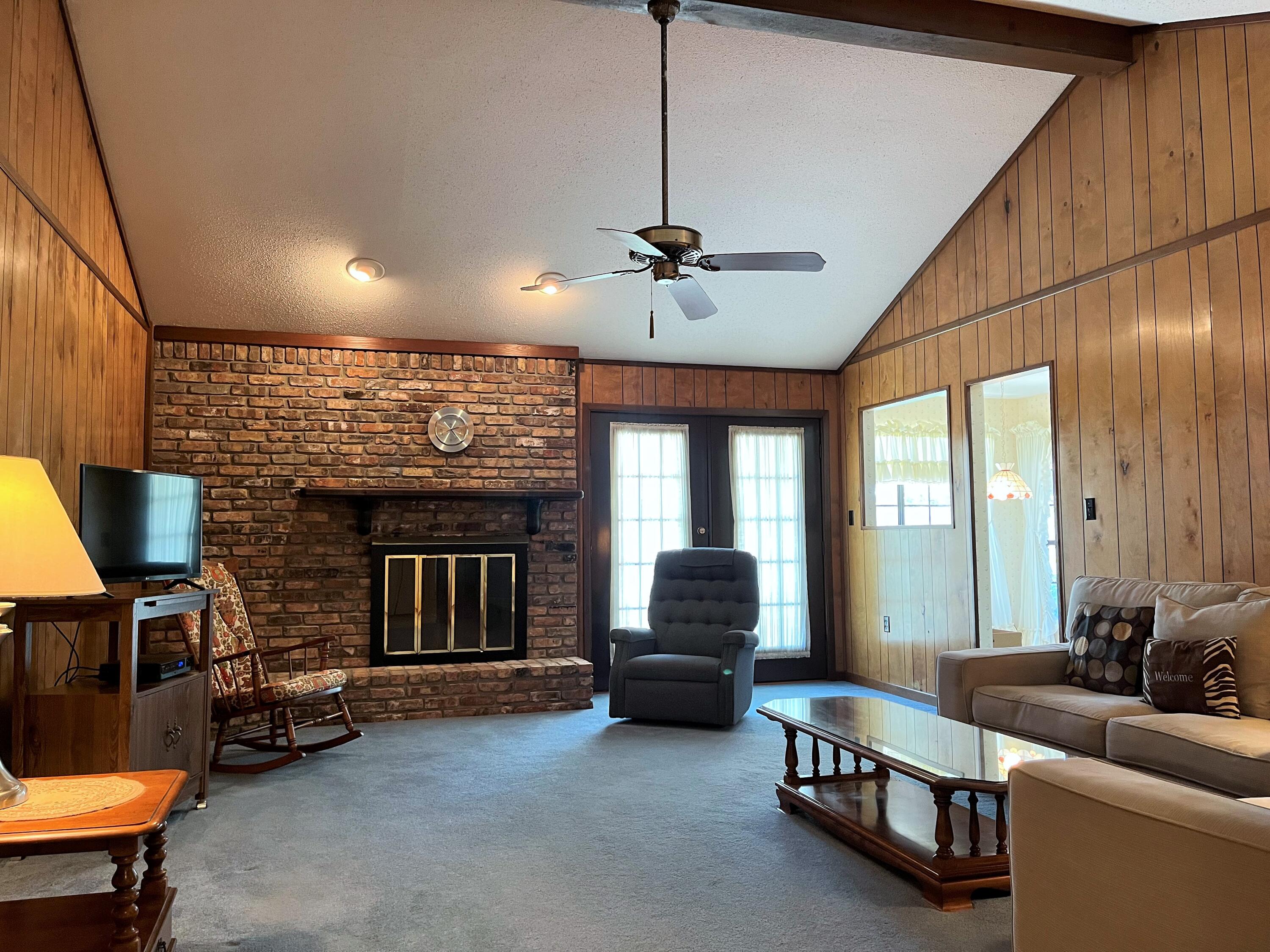 MARY ESTHER MANOR - Residential