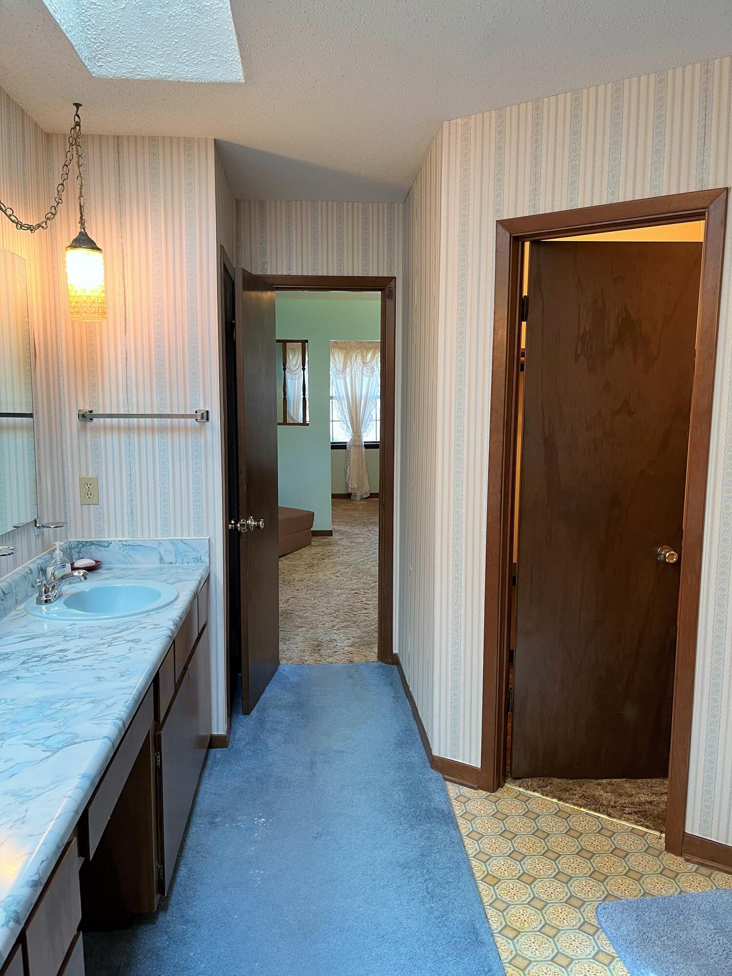 MARY ESTHER MANOR - Residential