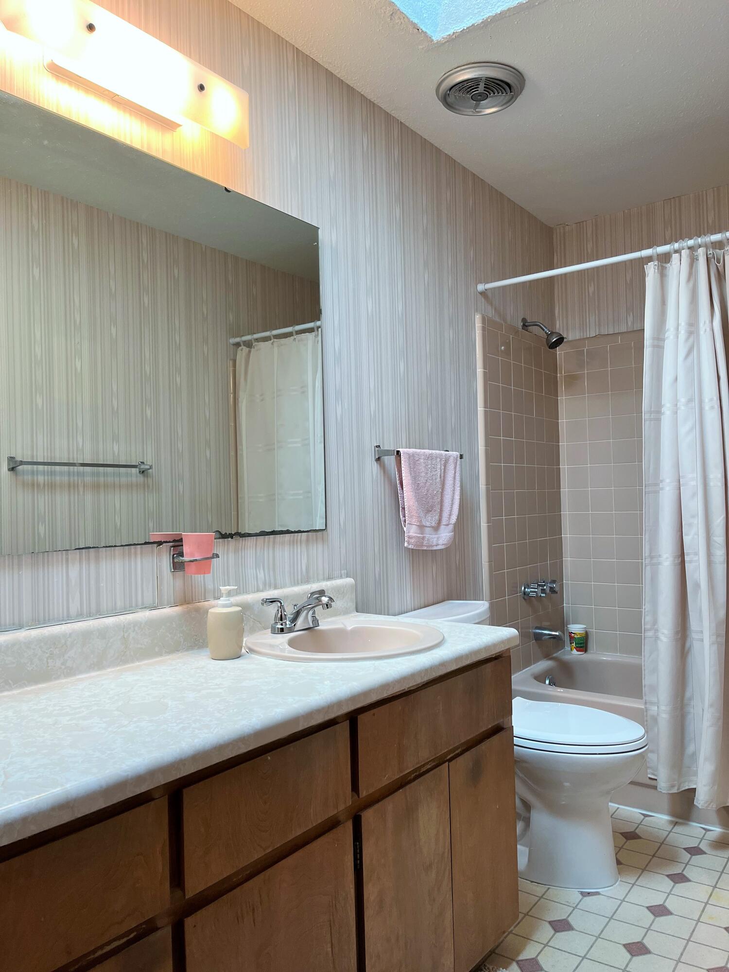 MARY ESTHER MANOR - Residential