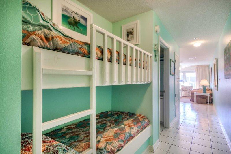 MARAVILLA CONDO 2 - Residential