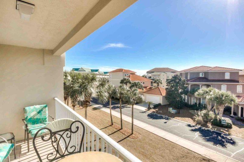 MARAVILLA CONDO 2 - Residential