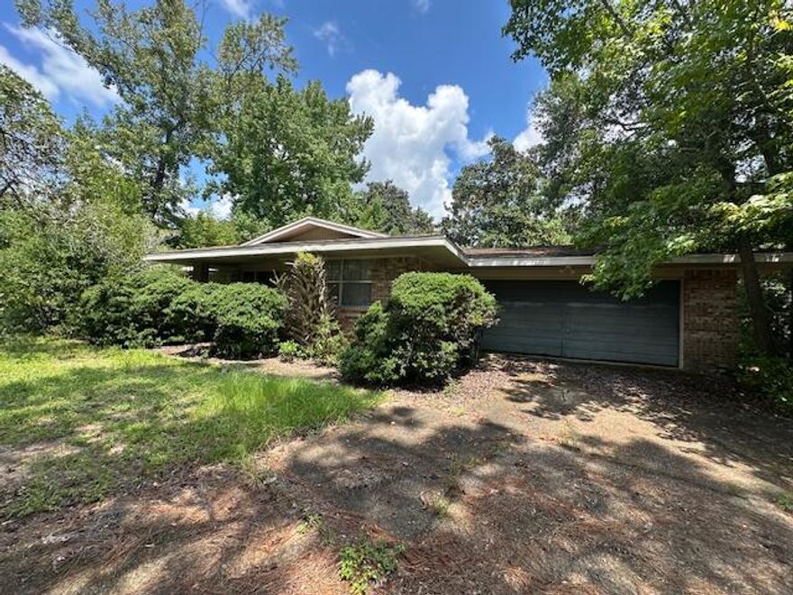 This spacious 4-bedroom, 2-bathroom single-level home in the highly desirable Kenwood neighborhood offers incredible potential. Situated on a generous lot, this property is perfect for someone ready to roll up their sleeves and transform a diamond in the rough into a true gem. With its functional floor plan, ample living space, and prime location close to schools, shopping, and local amenities, this home is an opportunity you don't want to miss. Bring your vision and make this Kenwood classic shine!