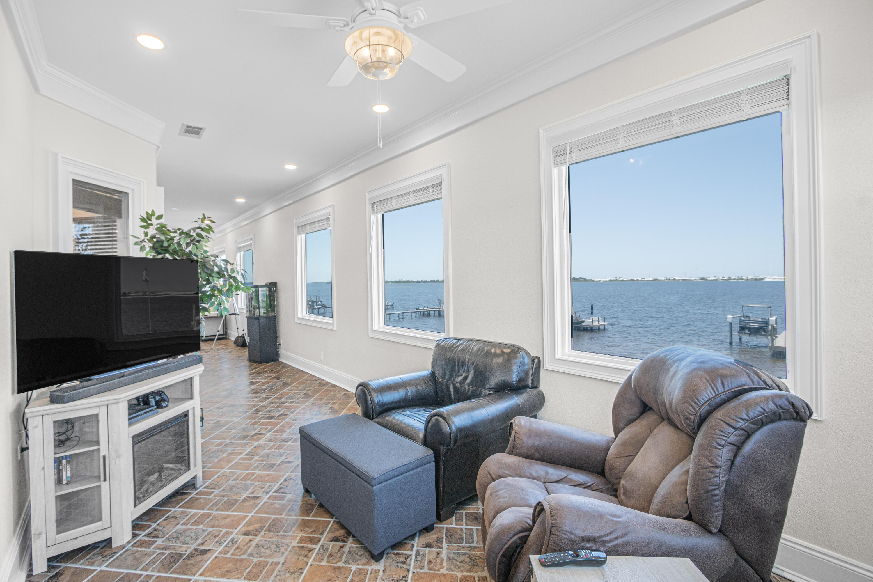 SPARKLING WATERS - Residential