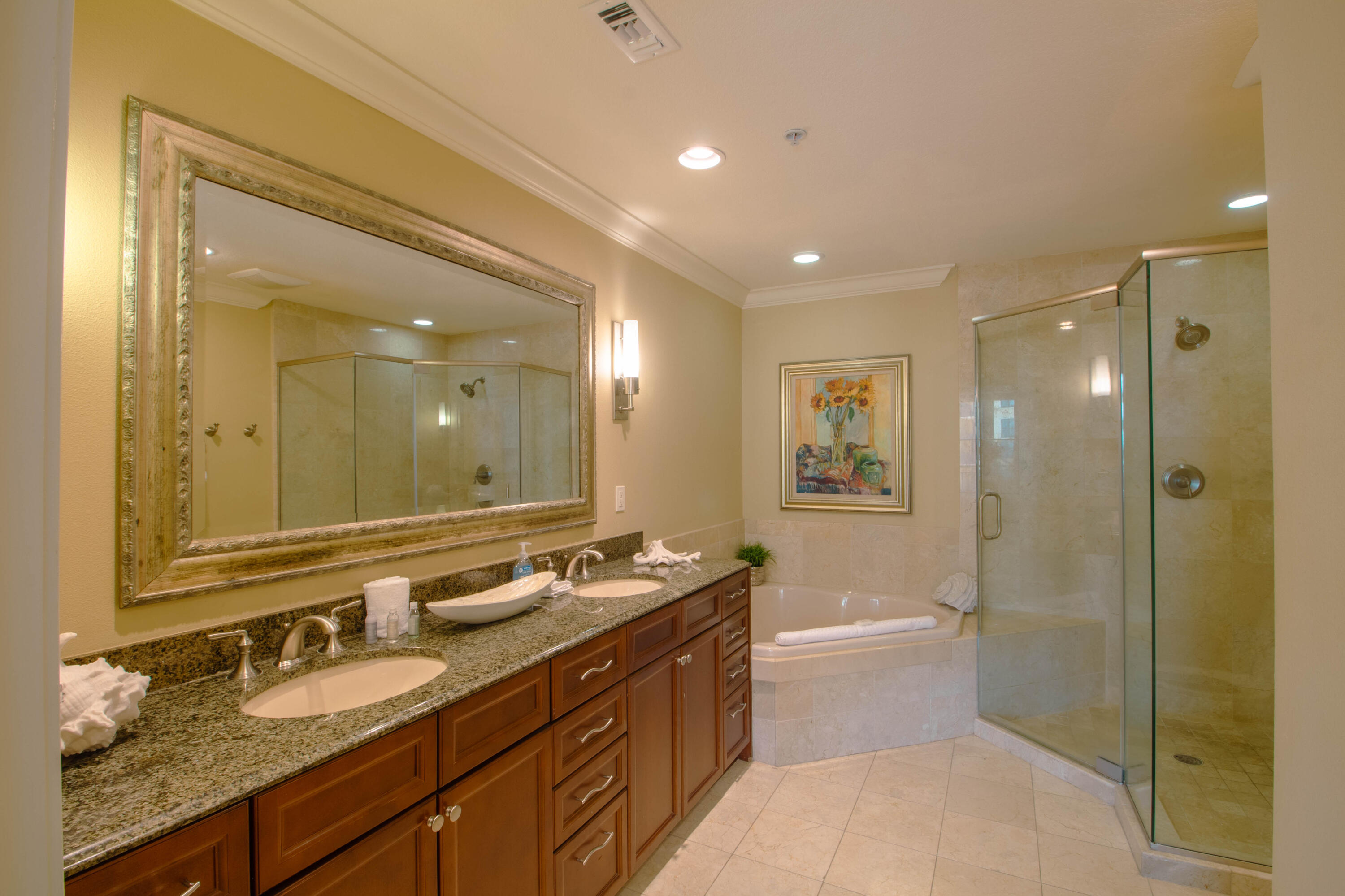 EMERALD GRANDE - Residential