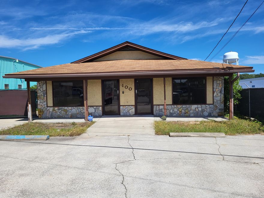 Unit has 3 large rooms, 2 private offices, 2 restrooms, and 2 former restrooms that are used as storage closets. New VCT tile flooring and new interior paint. Fenced back yard with covered parking. Great visibility from Mary Esther Cutoff. Near Publix and Home Depot.