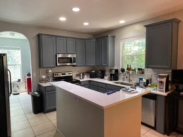 KELLYS 1ST ADDN - Residential Lease