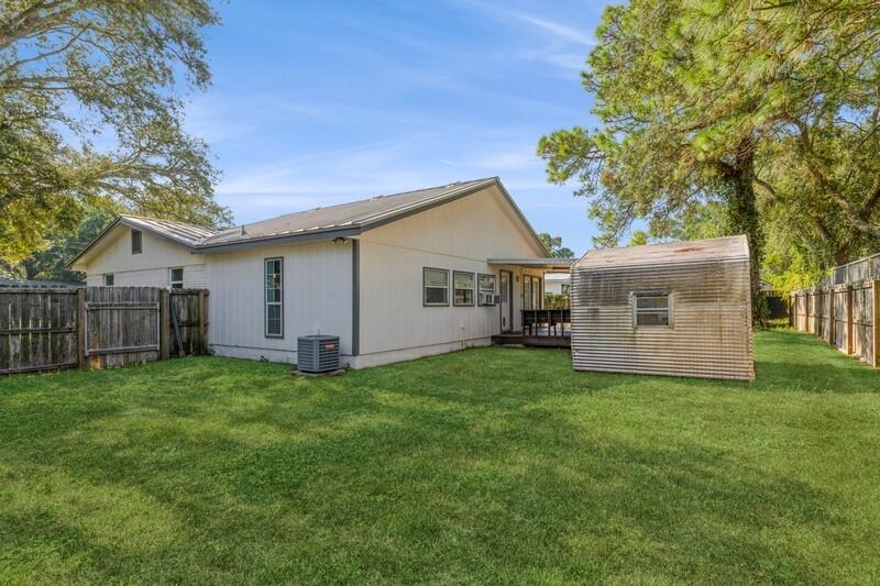 ELLIOTTS POINT 10TH ADDN - Residential