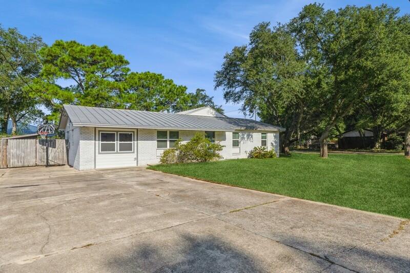 ELLIOTTS POINT 10TH ADDN - Residential
