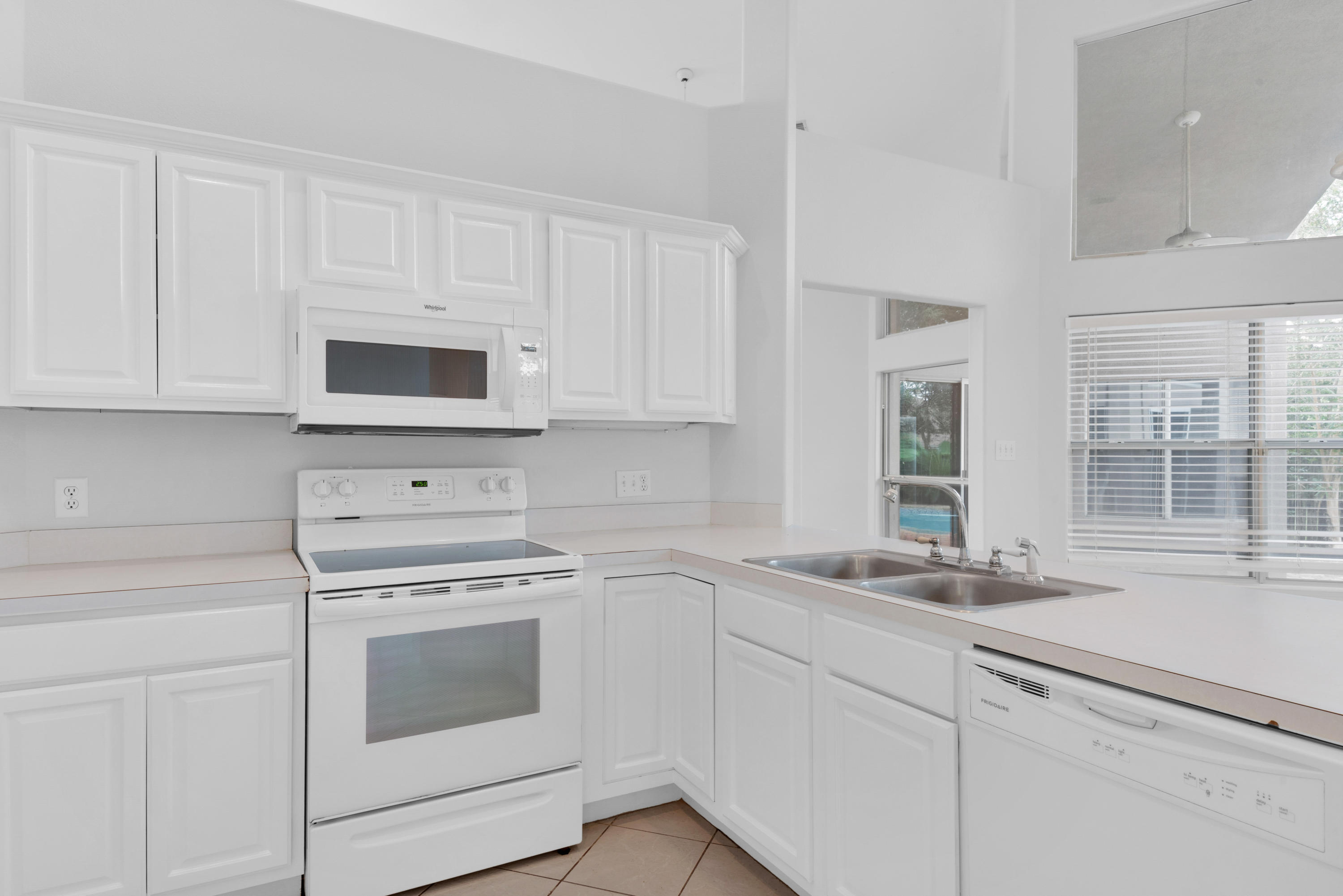 RIVIERA BEACH - Residential Lease