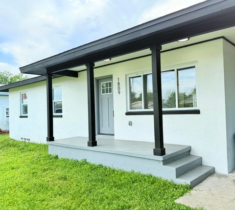 1809 Clay Avenue Panama City FL 32405