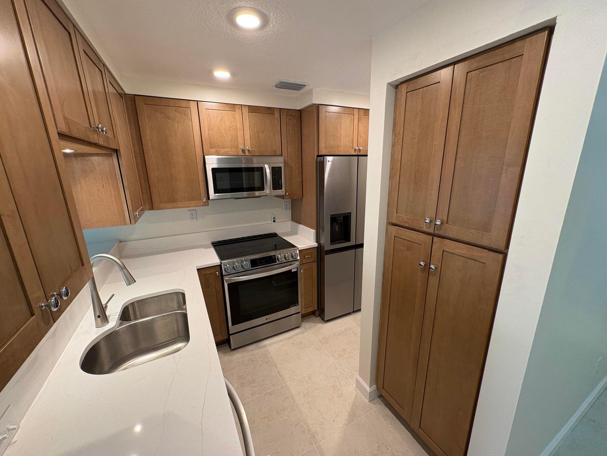 LAKESIDE CONDO AT BLUEWATER BAY - Residential Lease