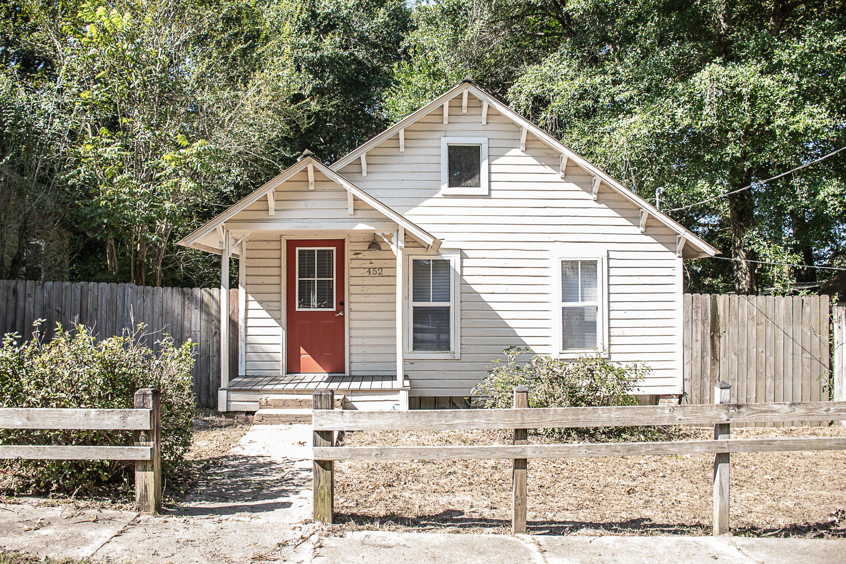 Available 10/08/2024.....1 Bedroom and 1 Bathroom Florida cottage was recently renovated.  Tongue and groove ceiling, neutral paint, new refrigerator as well as a new front load washer and dryer.  Located in the heart of Crestview and the downtown business district.  Laminate flooring, covered front porch, and covered back deck.  Plenty of natural lighting illuminates the living room, kitchen and dining area. The kitchen features a breakfast bar and industrial shelving with farm sink.  The bedroom is generously sized for a Queen size bed.  Perfect home for the price and location.  No inside smoking or vaping.  Pets may be allowed with a $400 non-refundable pet fee.  A FICO score of 600 is required for the application process.  Rental rate includes lawn care service.