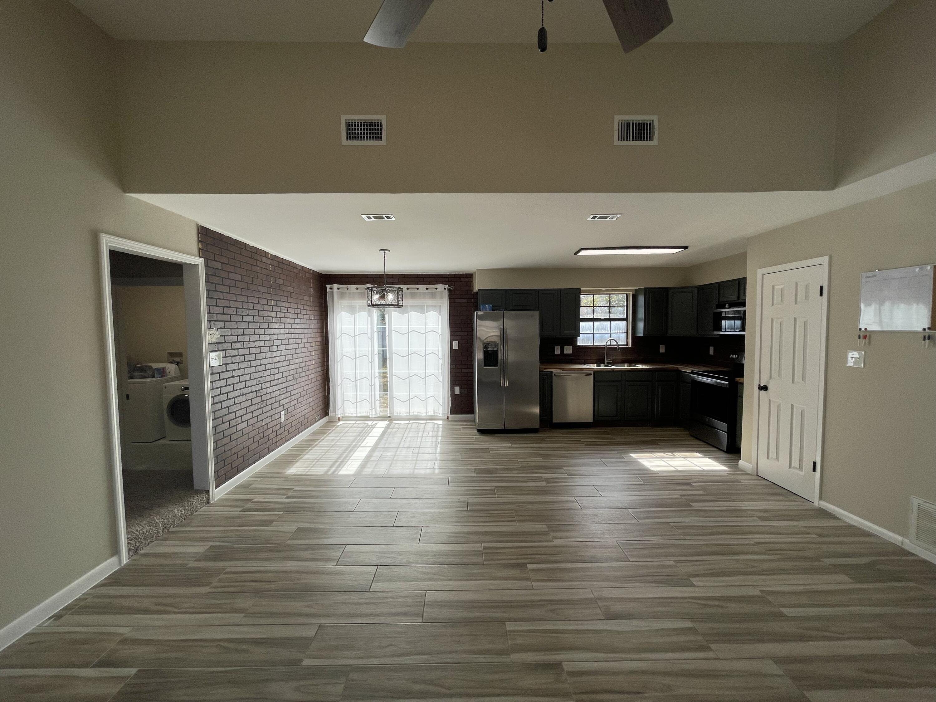 COUNTRYVIEW ESTATES 1ST ADDN - Residential Lease