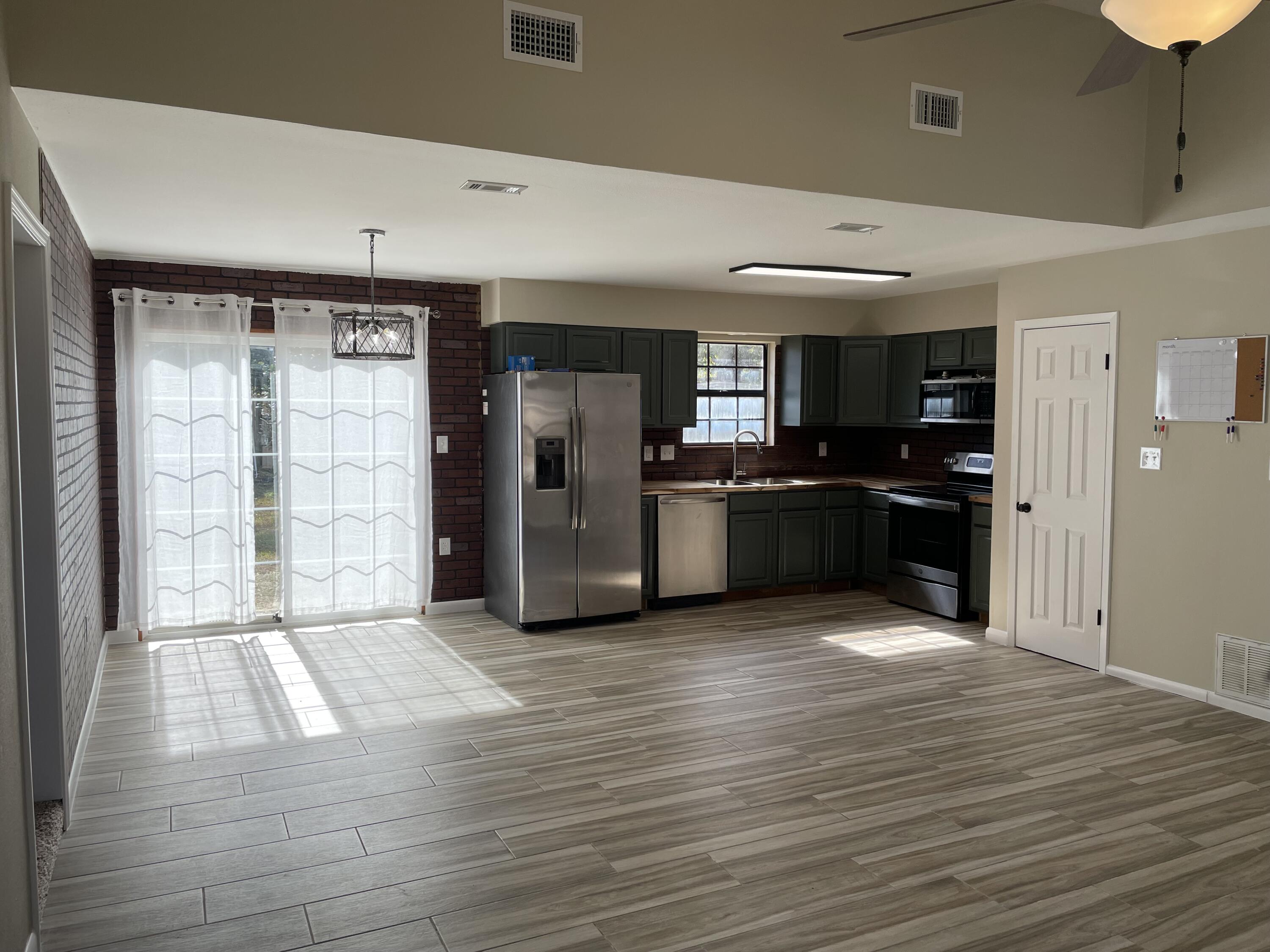 COUNTRYVIEW ESTATES 1ST ADDN - Residential Lease