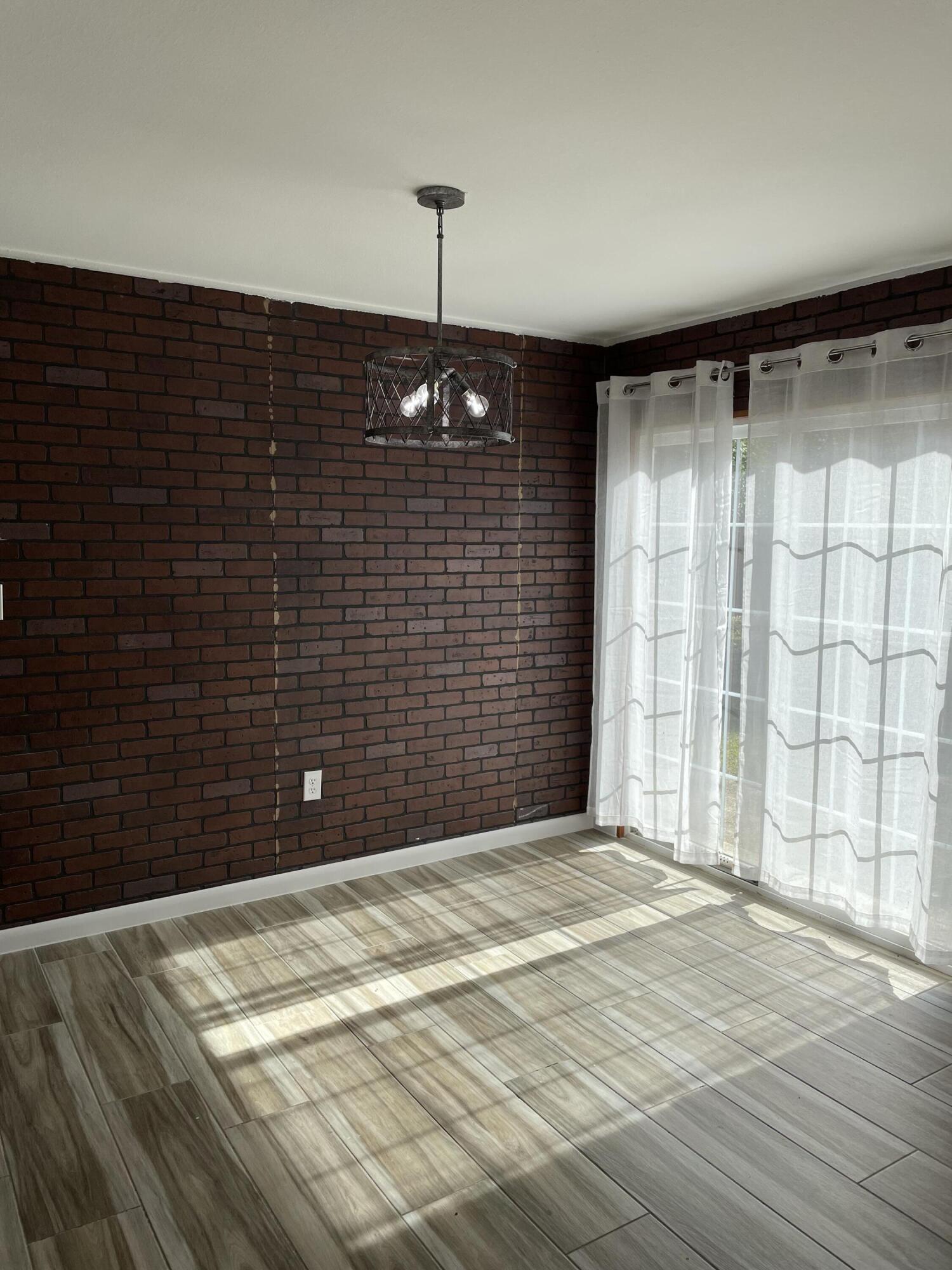 COUNTRYVIEW ESTATES 1ST ADDN - Residential Lease