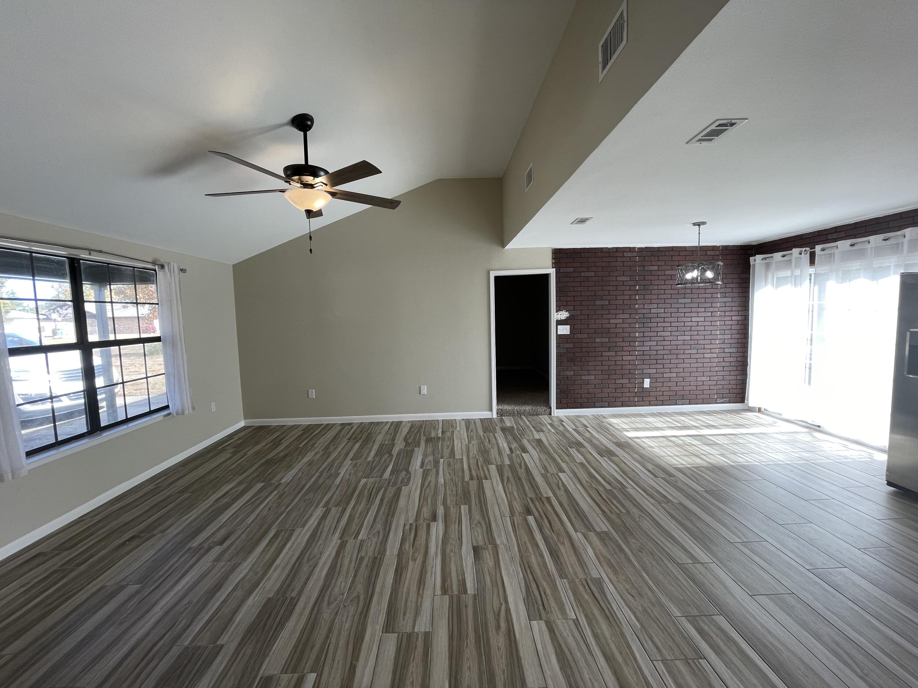 COUNTRYVIEW ESTATES 1ST ADDN - Residential Lease