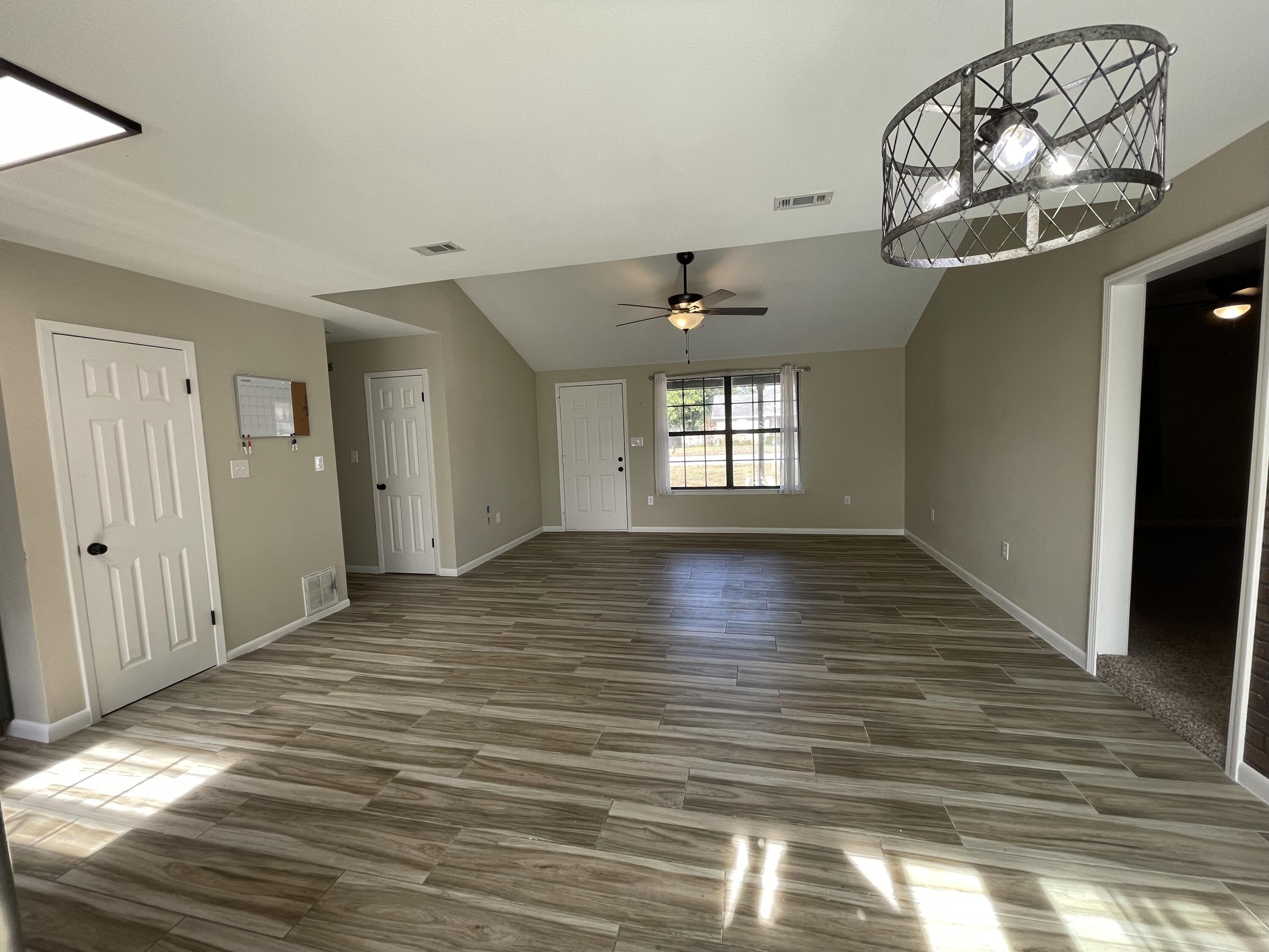 COUNTRYVIEW ESTATES 1ST ADDN - Residential Lease