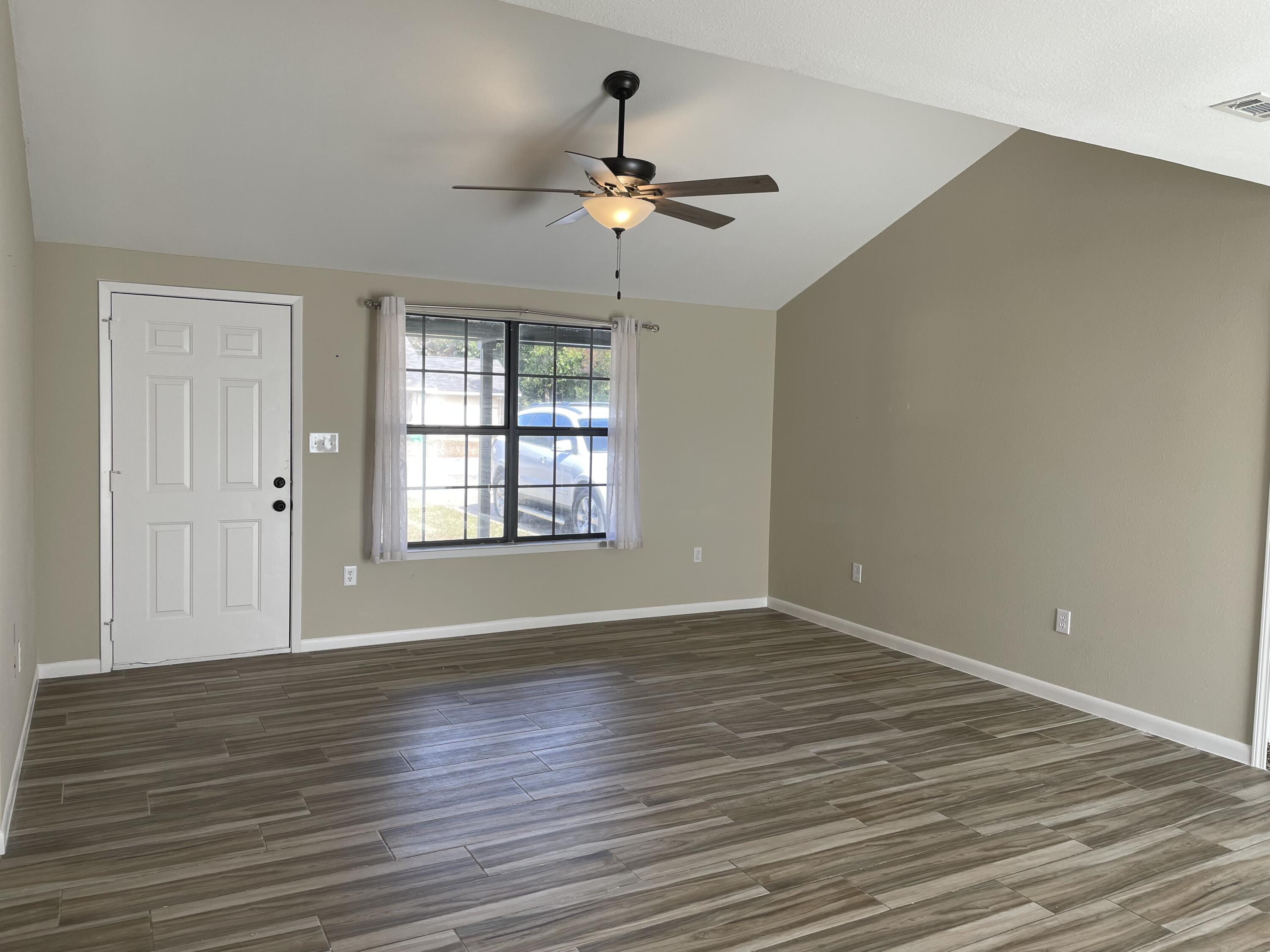 COUNTRYVIEW ESTATES 1ST ADDN - Residential Lease