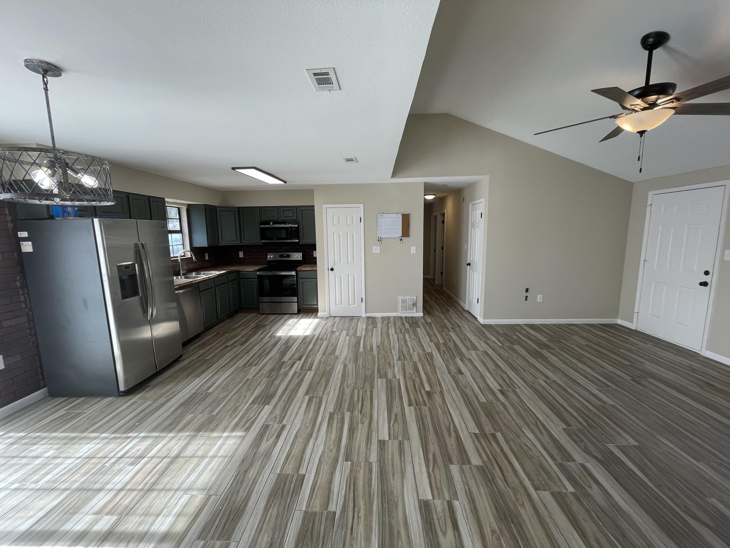 COUNTRYVIEW ESTATES 1ST ADDN - Residential Lease