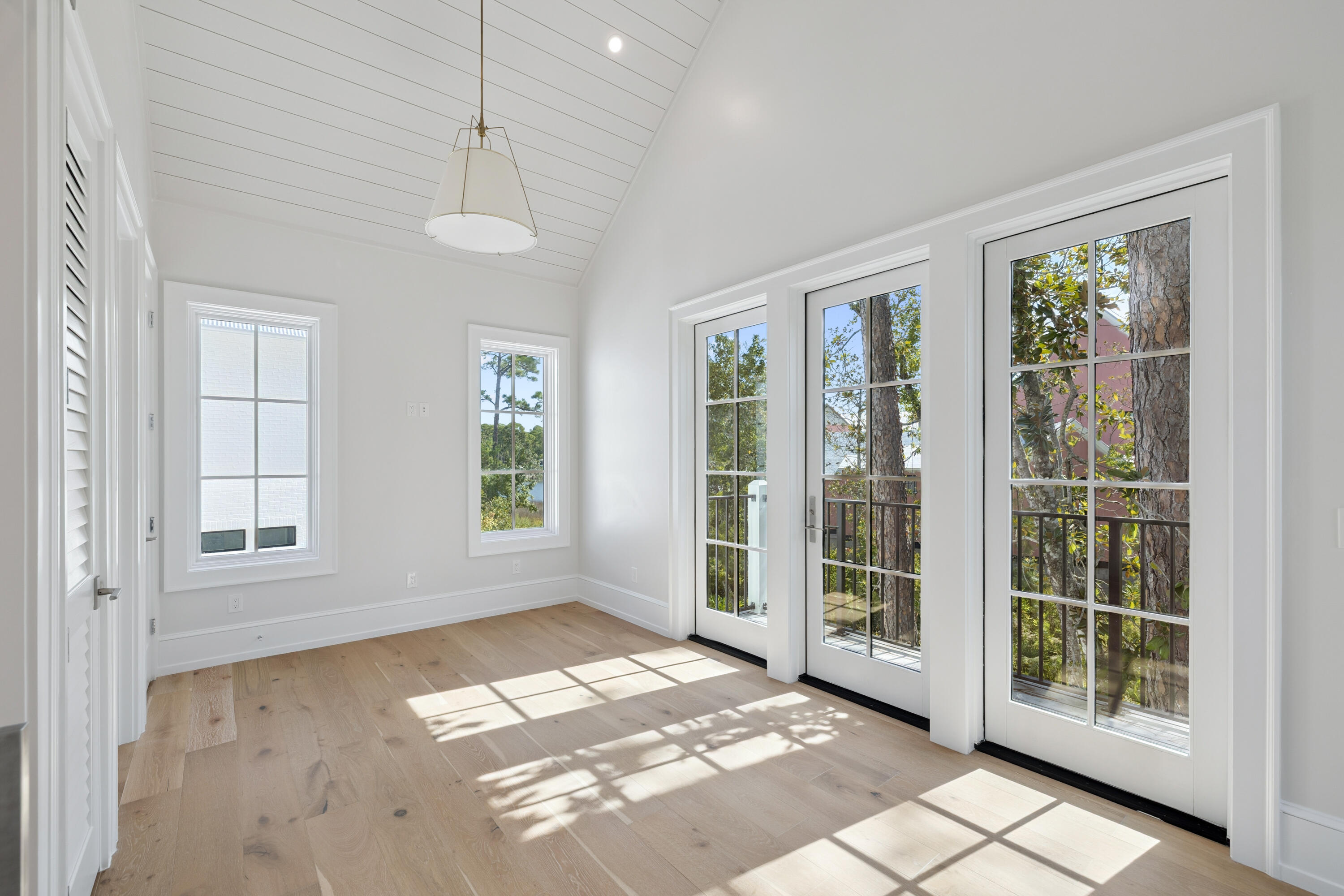 CHURCHILL OAKS - Residential