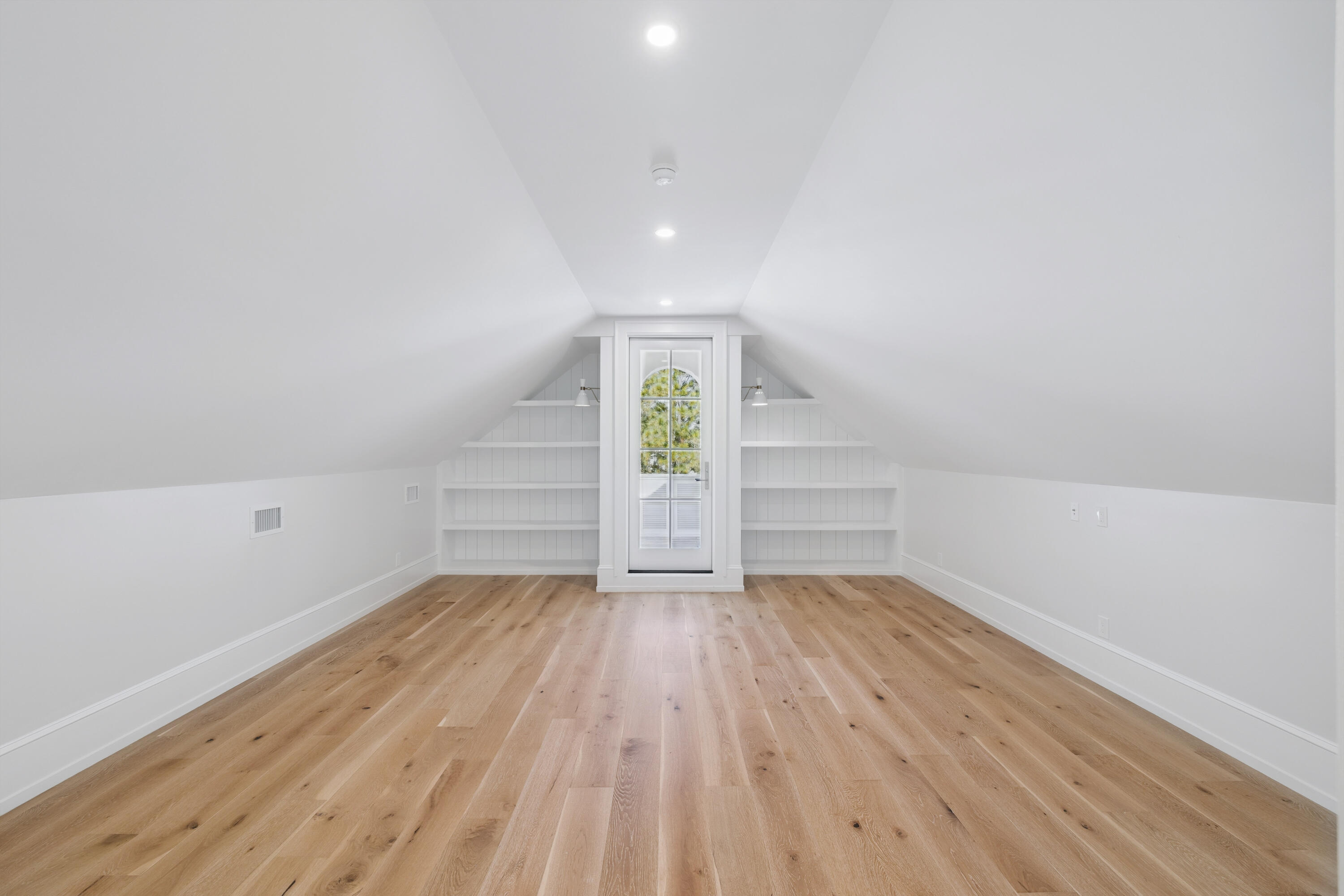 CHURCHILL OAKS - Residential