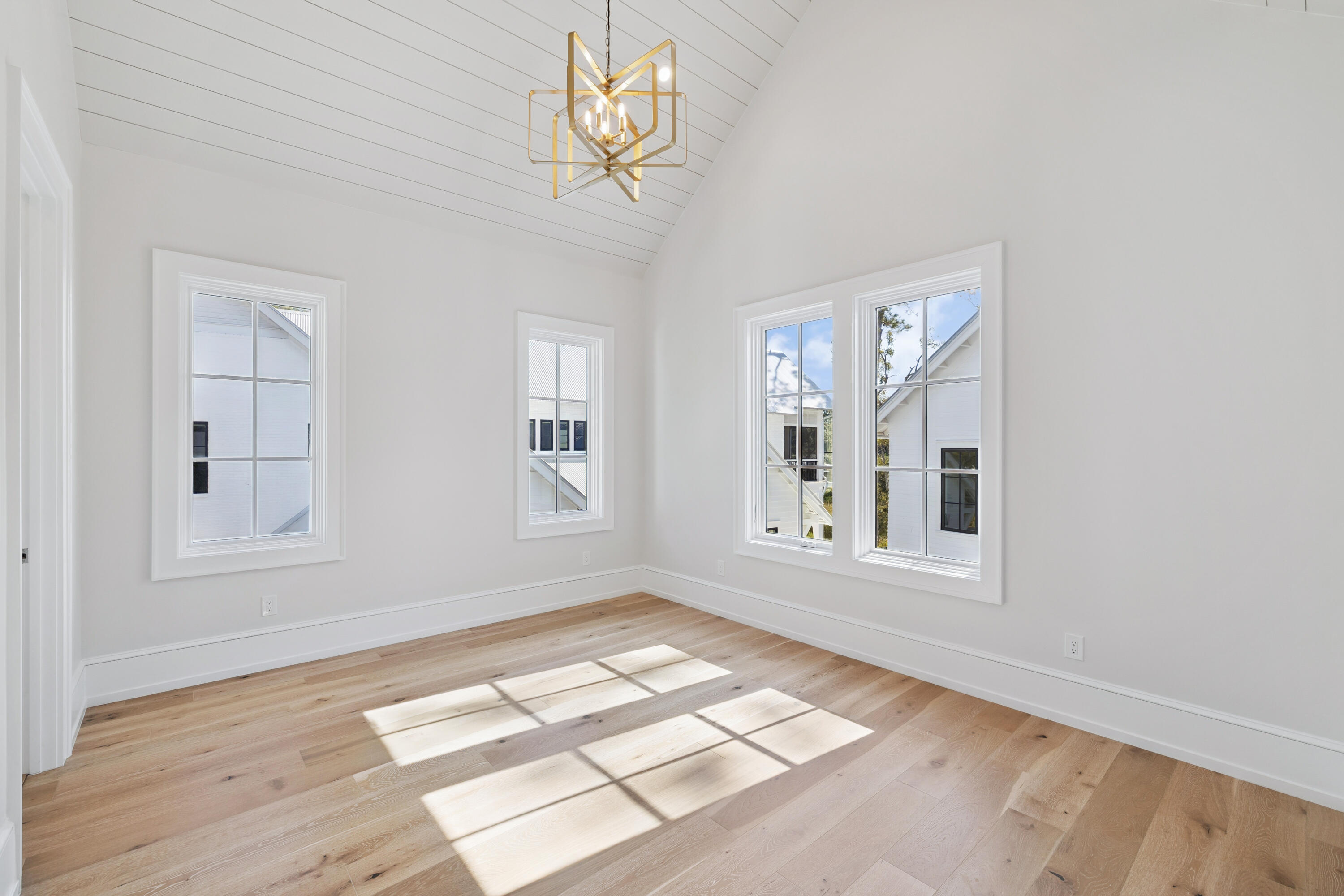 CHURCHILL OAKS - Residential