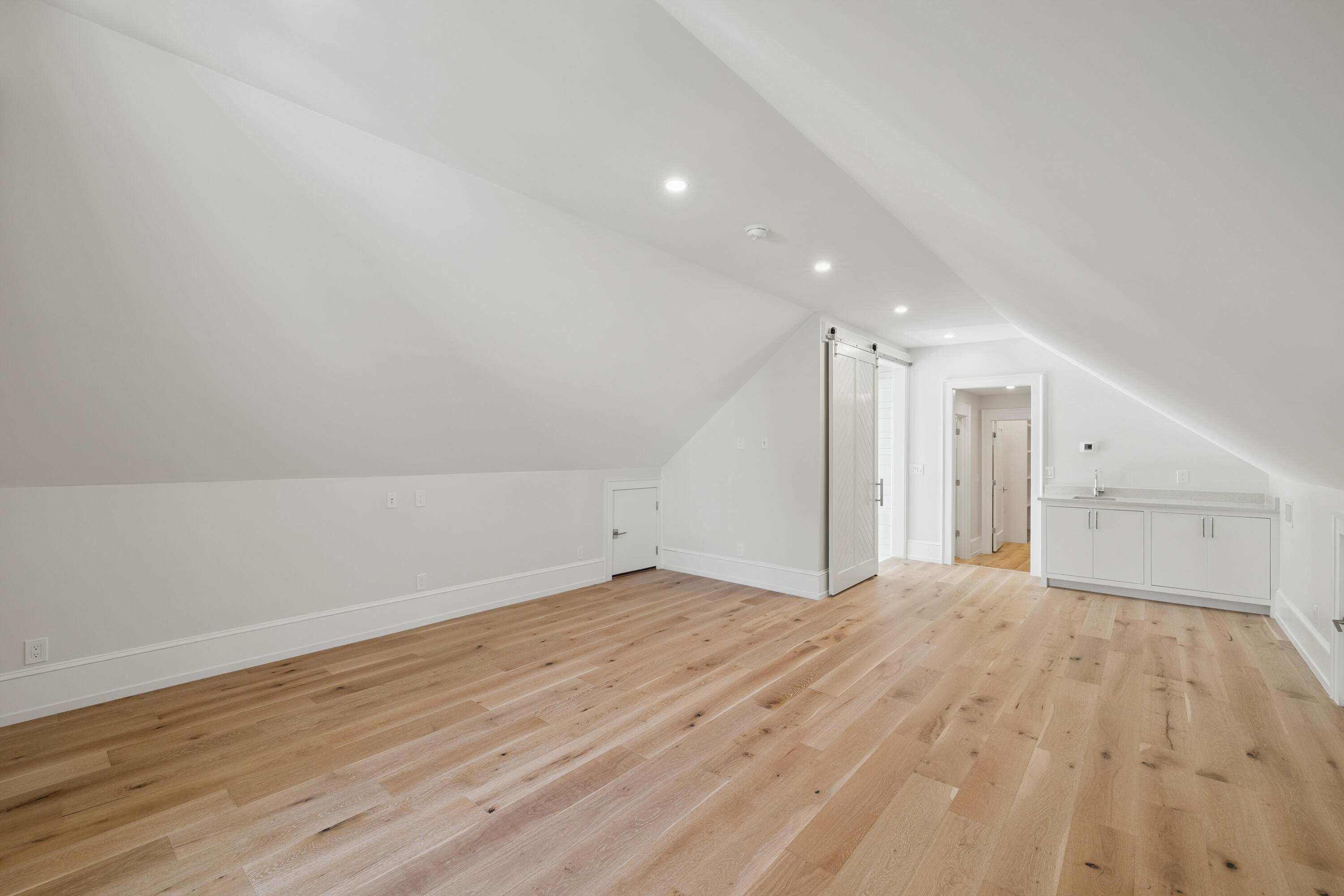 CHURCHILL OAKS - Residential