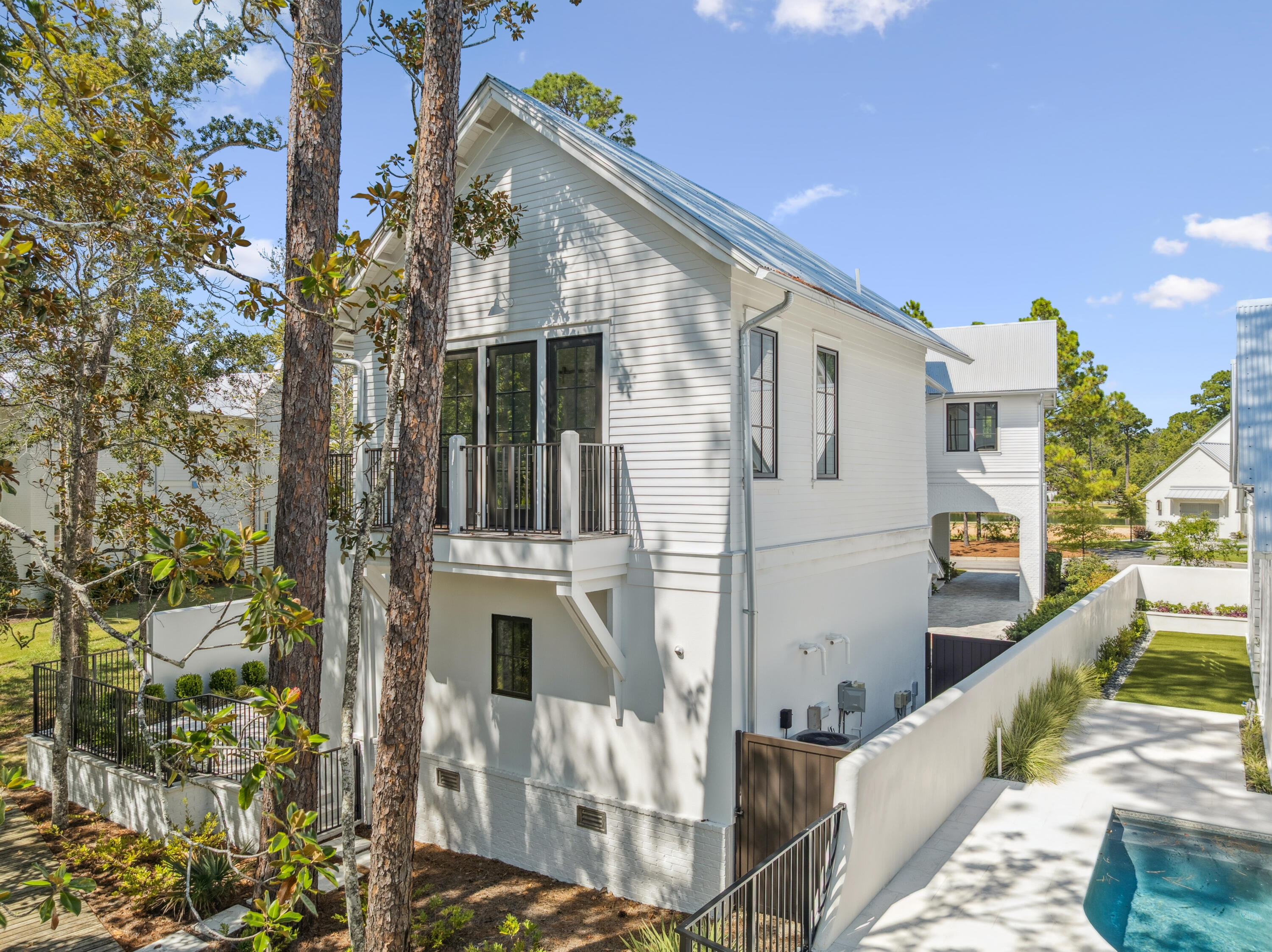 CHURCHILL OAKS - Residential