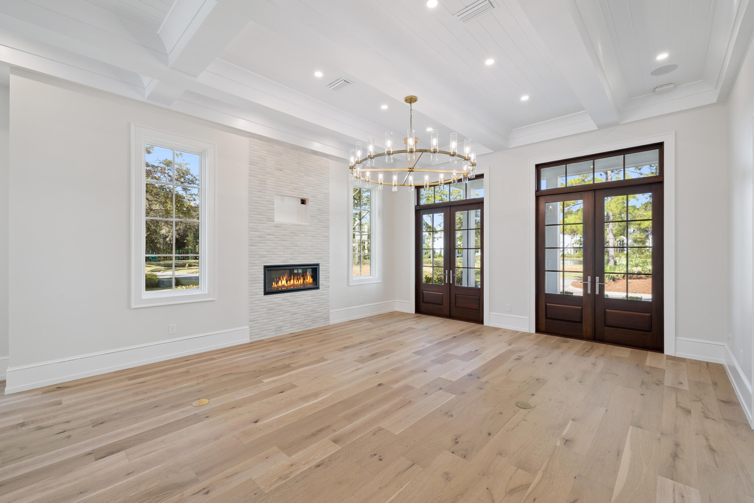 CHURCHILL OAKS - Residential