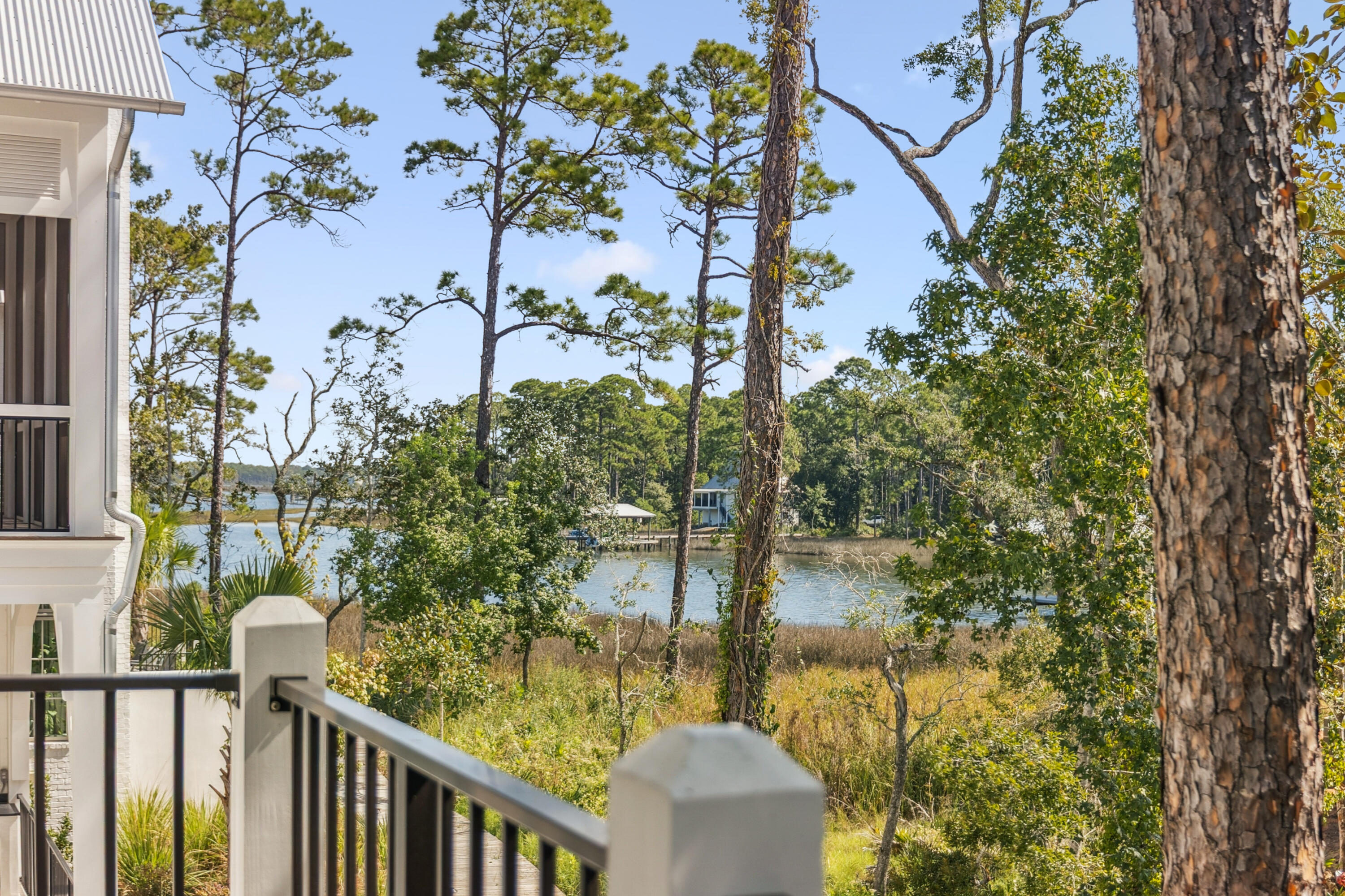 CHURCHILL OAKS - Residential