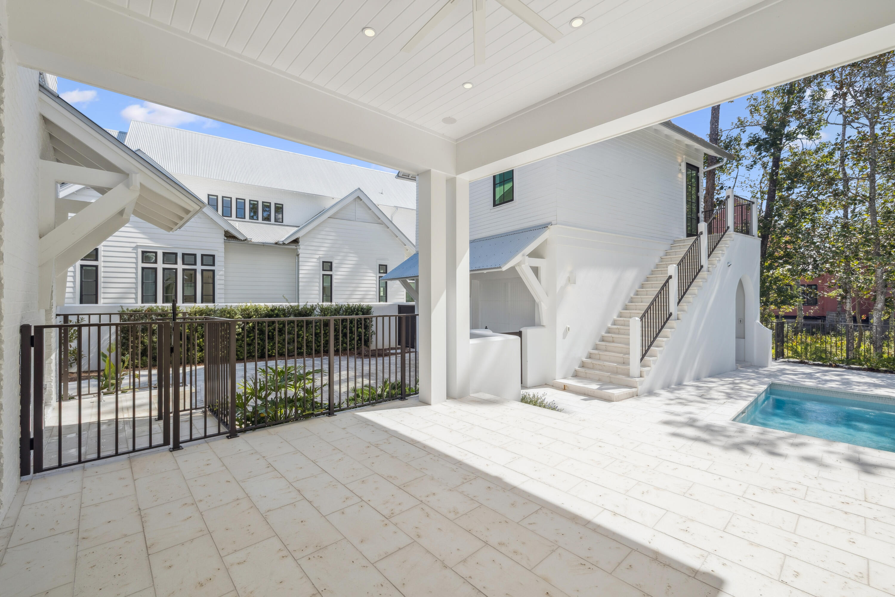 CHURCHILL OAKS - Residential