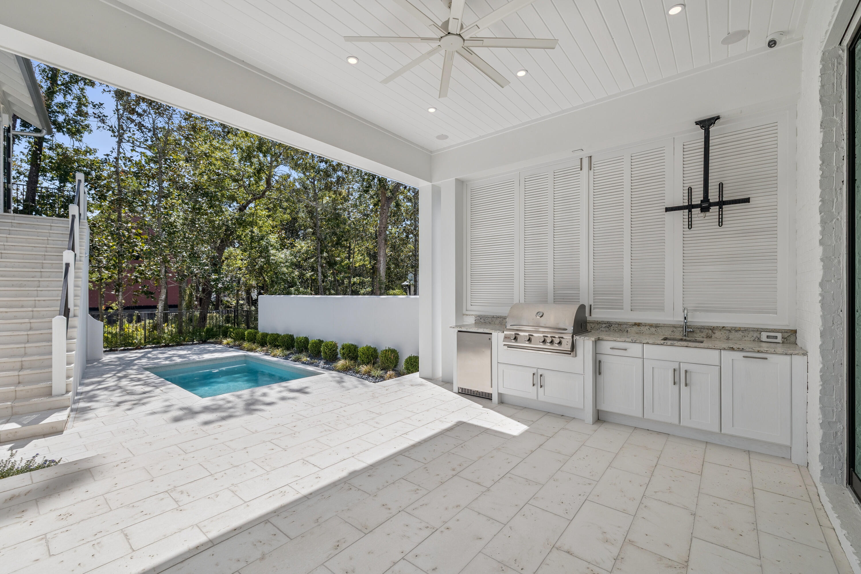 CHURCHILL OAKS - Residential