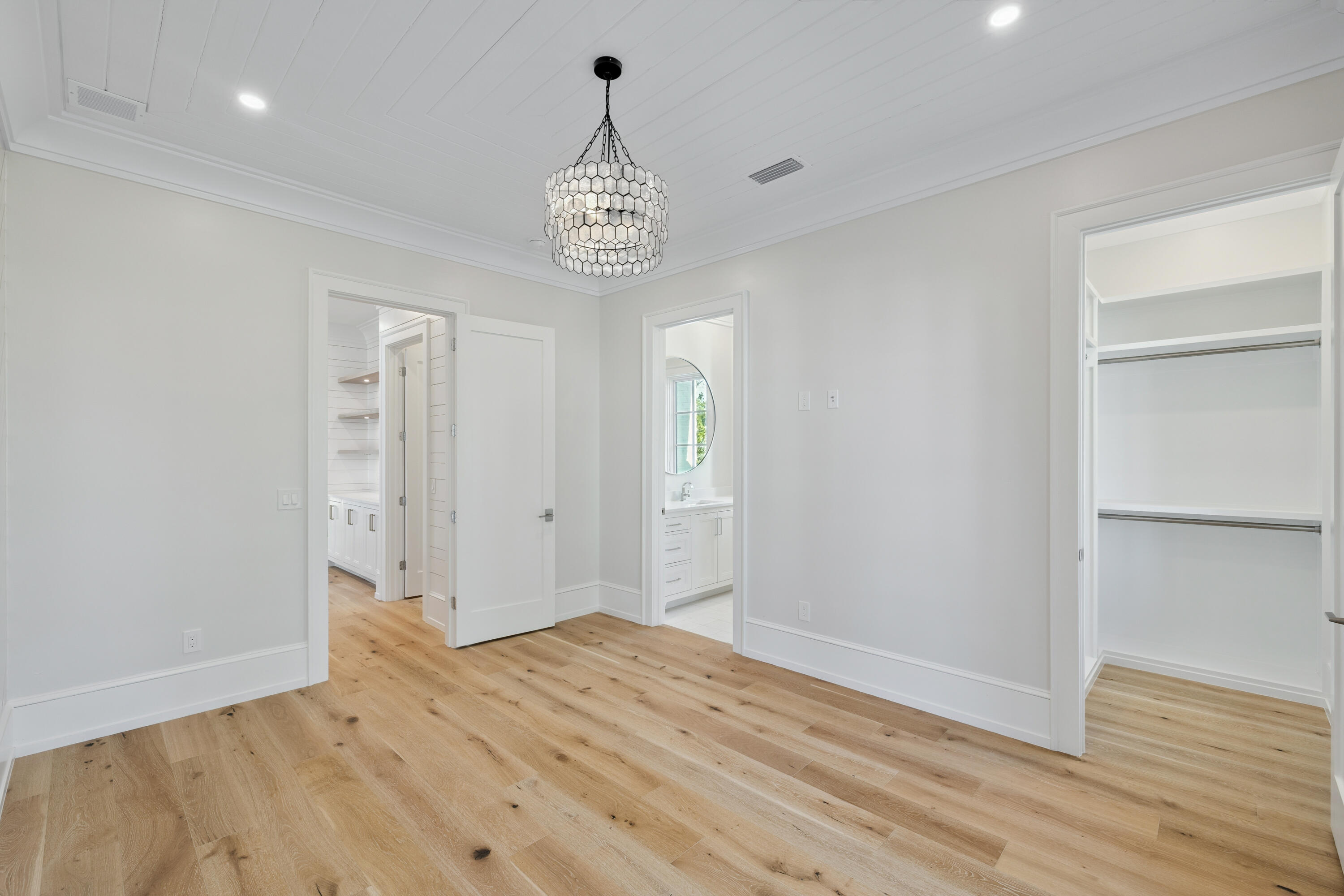 CHURCHILL OAKS - Residential