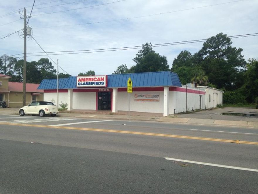 BANK OWNED - 5,000 SF BUILIDNG IN CENTER OF TOWN.+/- 4,000 SF OF HEATED AND COOLED OFFICE / STORAGE AREA, WITH AN ADDITIONAL +/- 1,000 SF FOR GENERAL WAREHOUSE USES. SMALL FENCED IN YARD AREA. ZONED GENERAL COMMERCIAL TWO - ALLOWS FOR MOST USES - MAKE OFFER !!