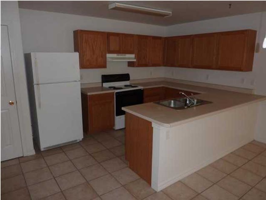 Ranch style duplex. Washer dryer connection. Split floorplan. Breakfast bar. Living room/dining room dimensions are approximate. Sorry no pets!