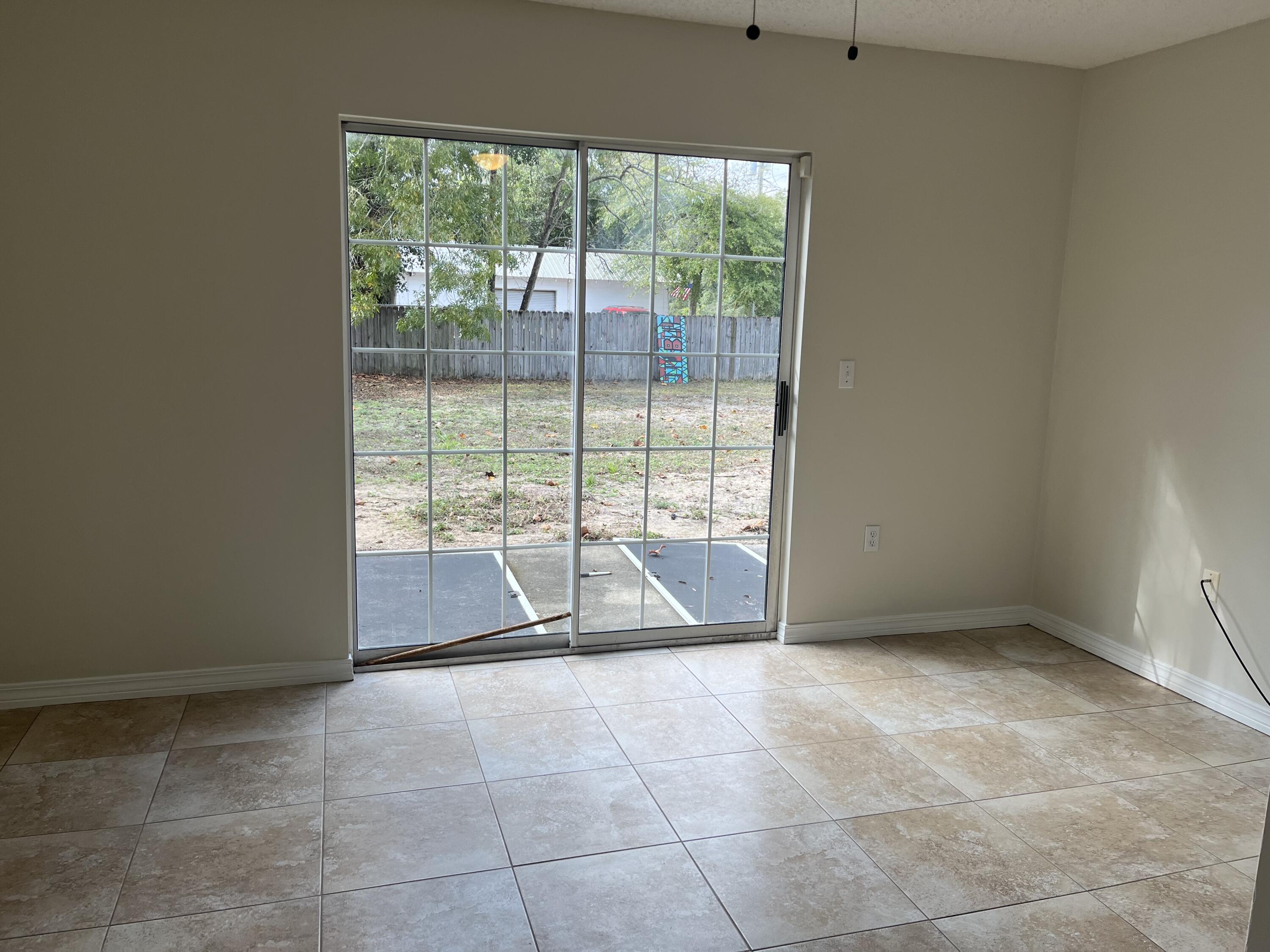 DIAMOND VIEW T/H - Residential Lease