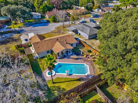 Photo of 353 Lisette Court, Fort Walton Beach, FL 32547 (MLS # 990791)