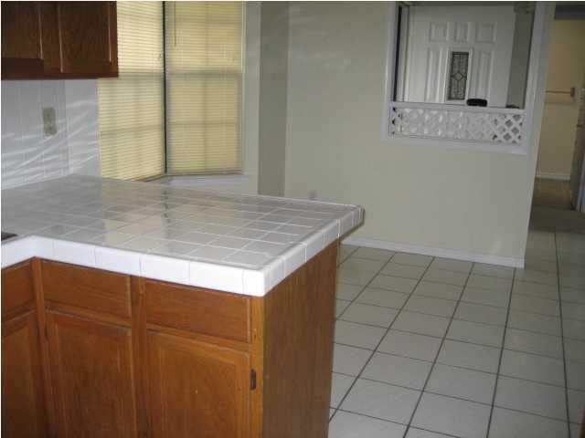 BAYVIIEW MANOR - Residential Lease
