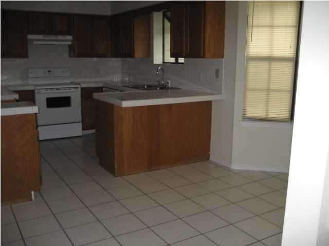 BAYVIIEW MANOR - Residential Lease