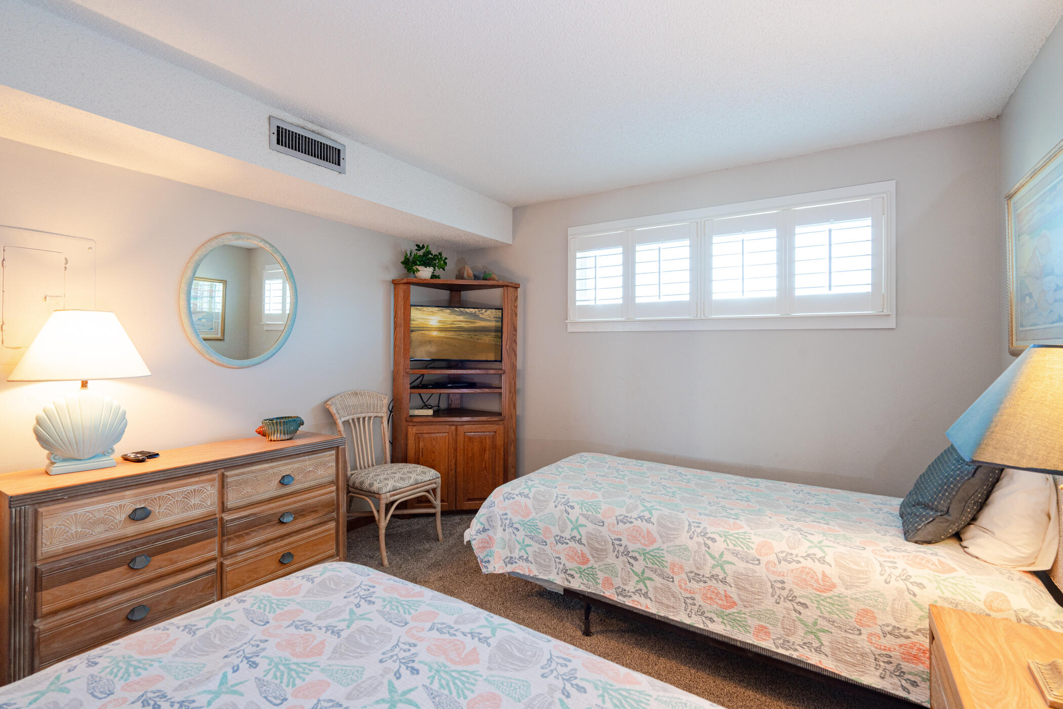 ISLANDER CONDO - Residential