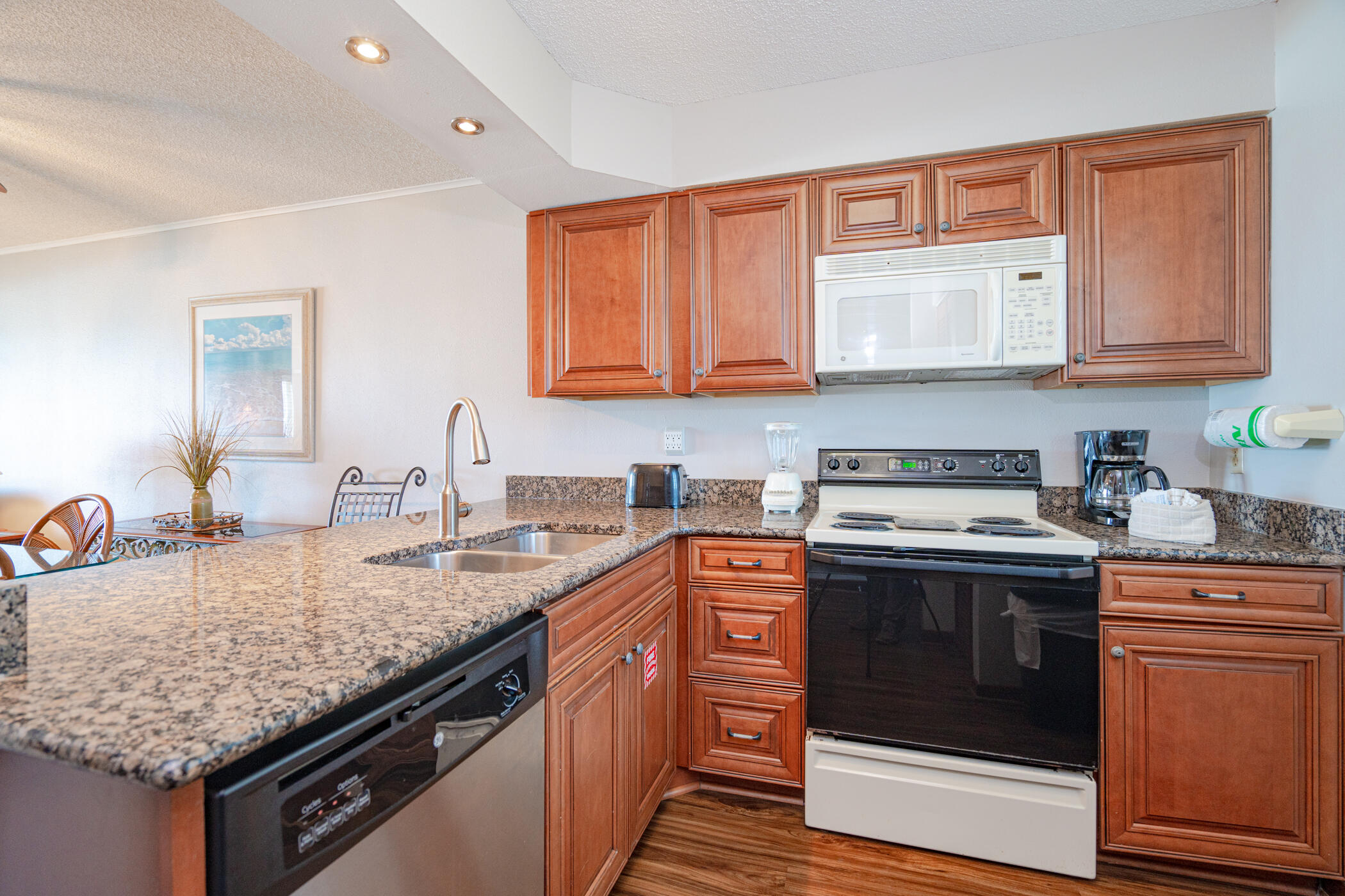 ISLANDER CONDO - Residential