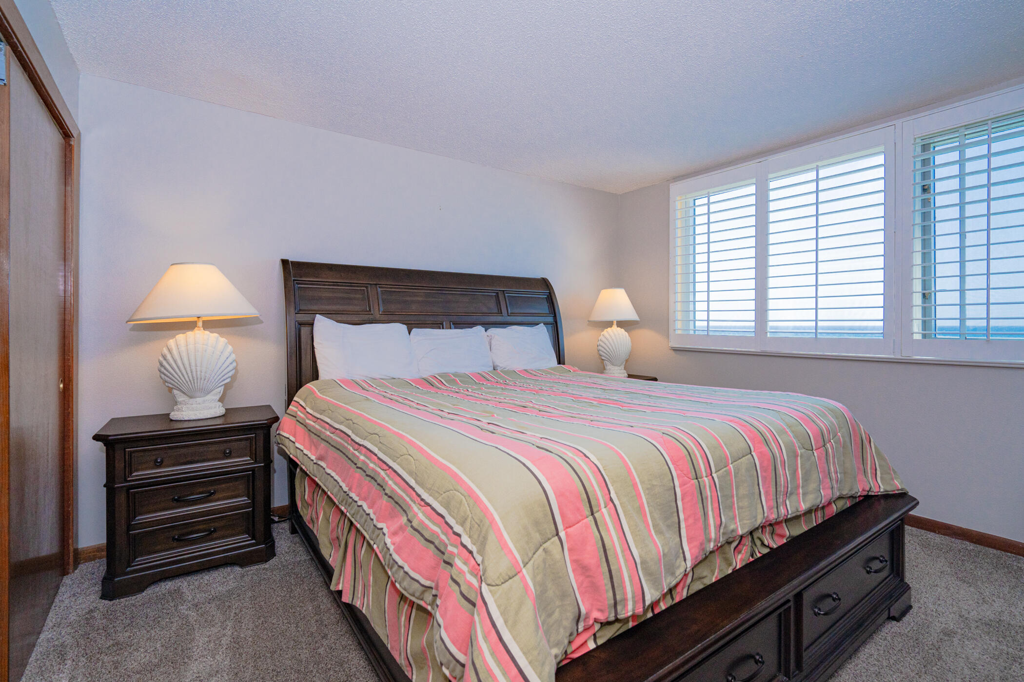 ISLANDER CONDO - Residential