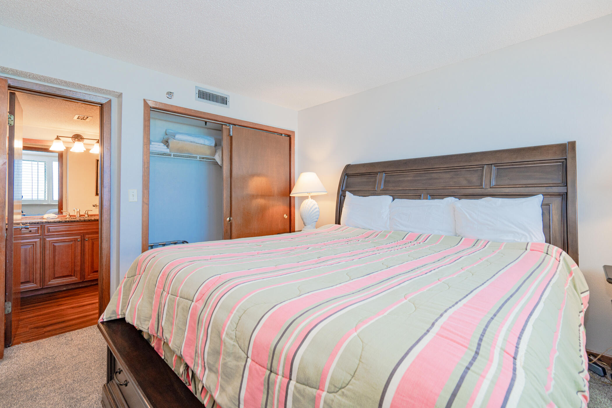ISLANDER CONDO - Residential